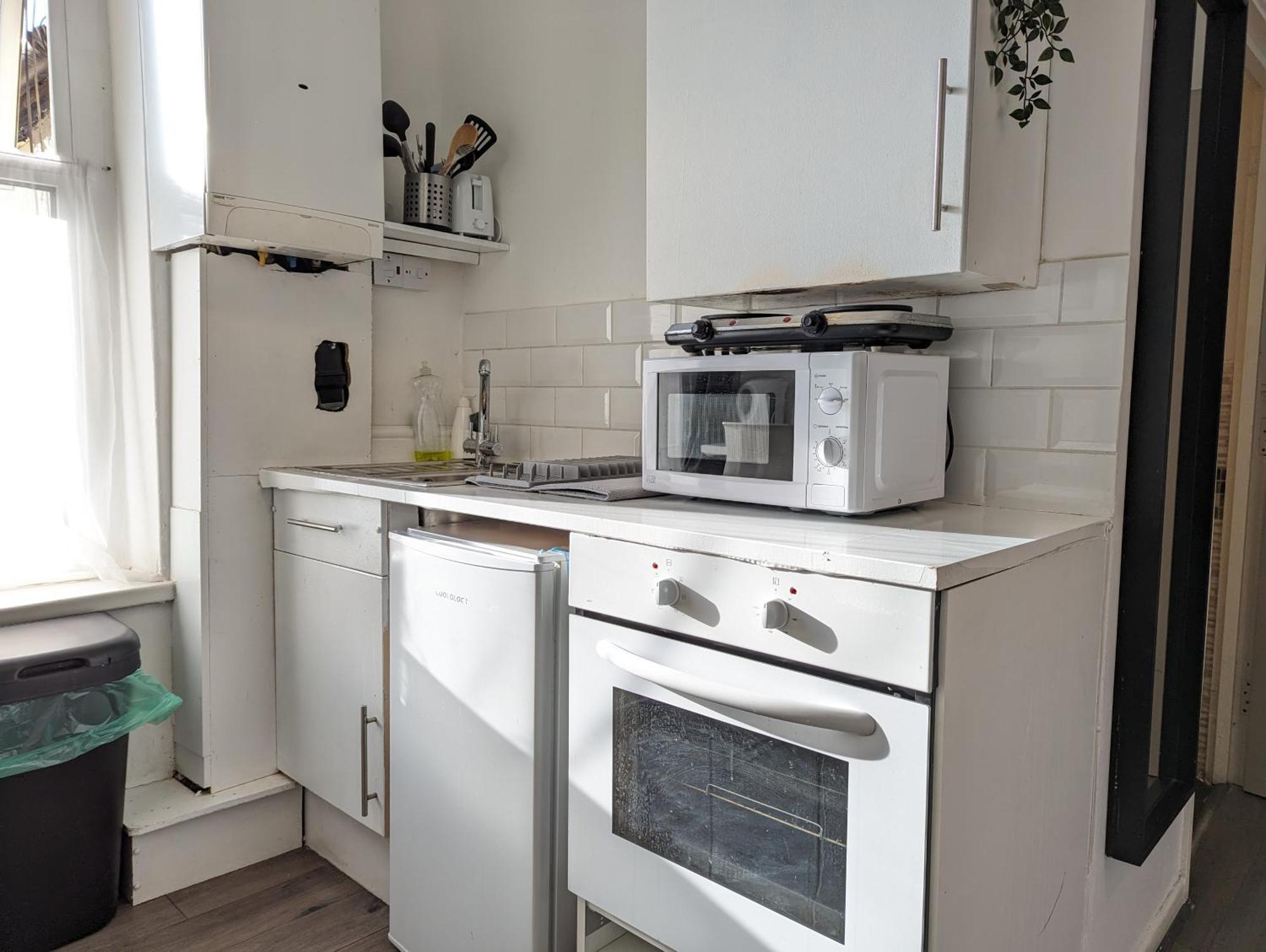 2 Bedroom In A Supurb Area Of