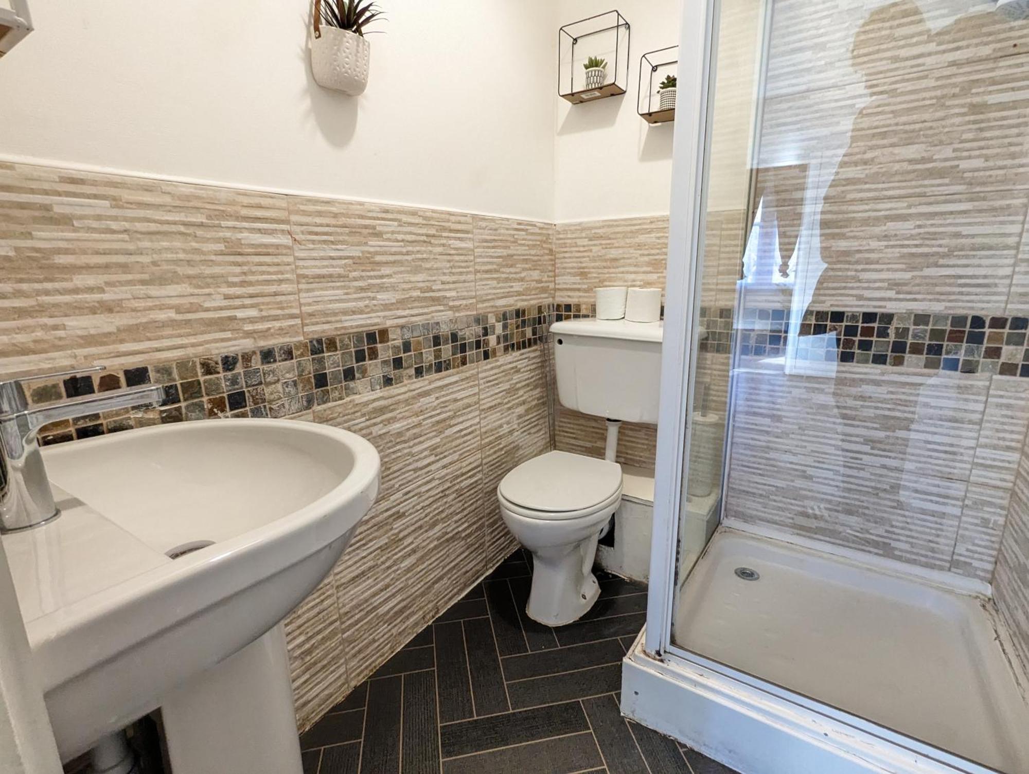 2 Bedroom In A Supurb Area Of *