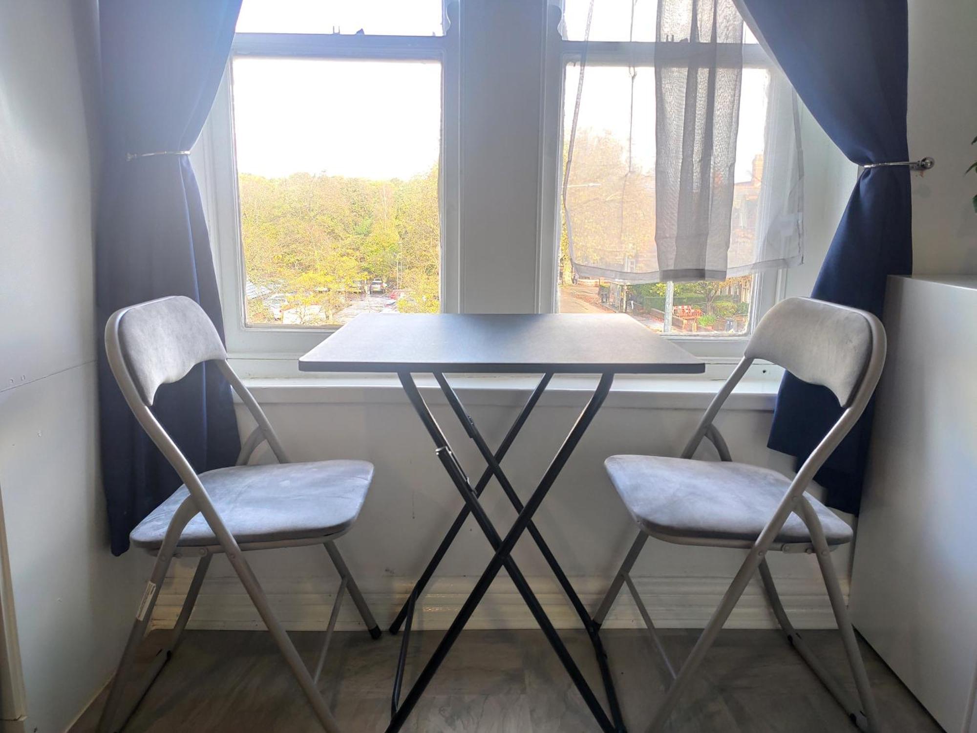 1 Bedroom Flat W/ 2 Beds Apartment Cardiff