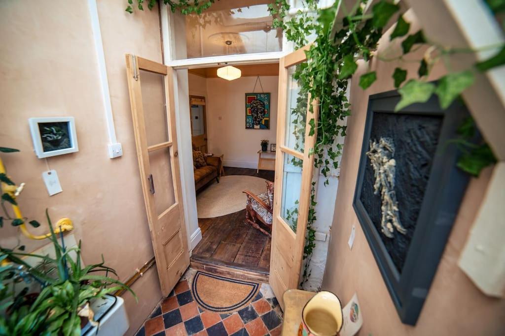 Holiday home Glenroy Arts Gallery Meets Living Space