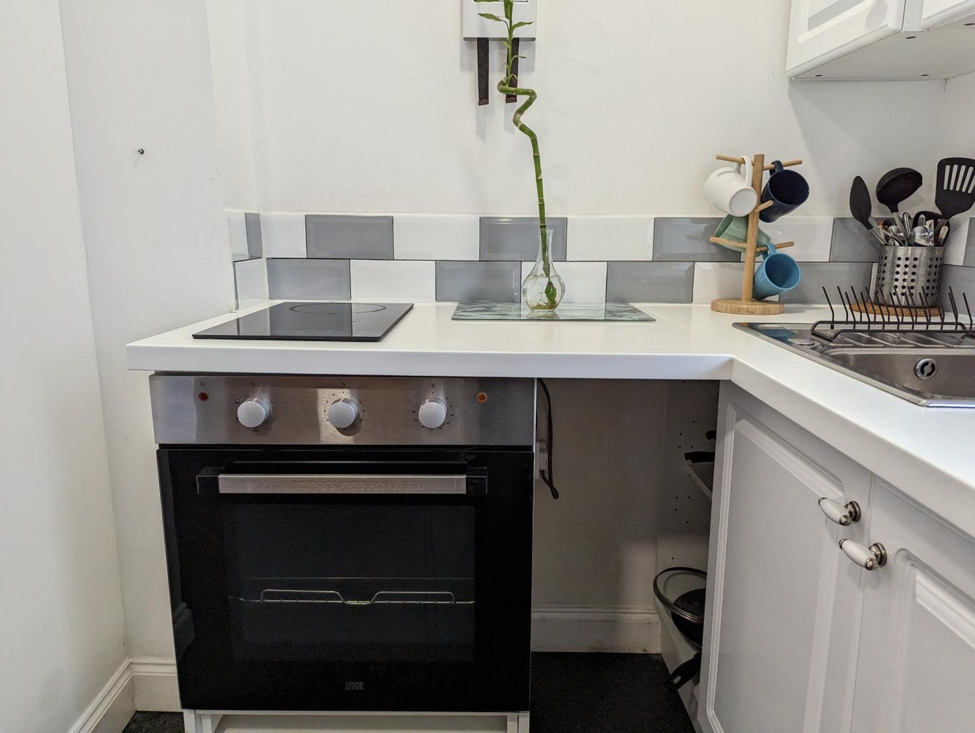 Serene 1 Bedroom Flat In Roath Cardiff