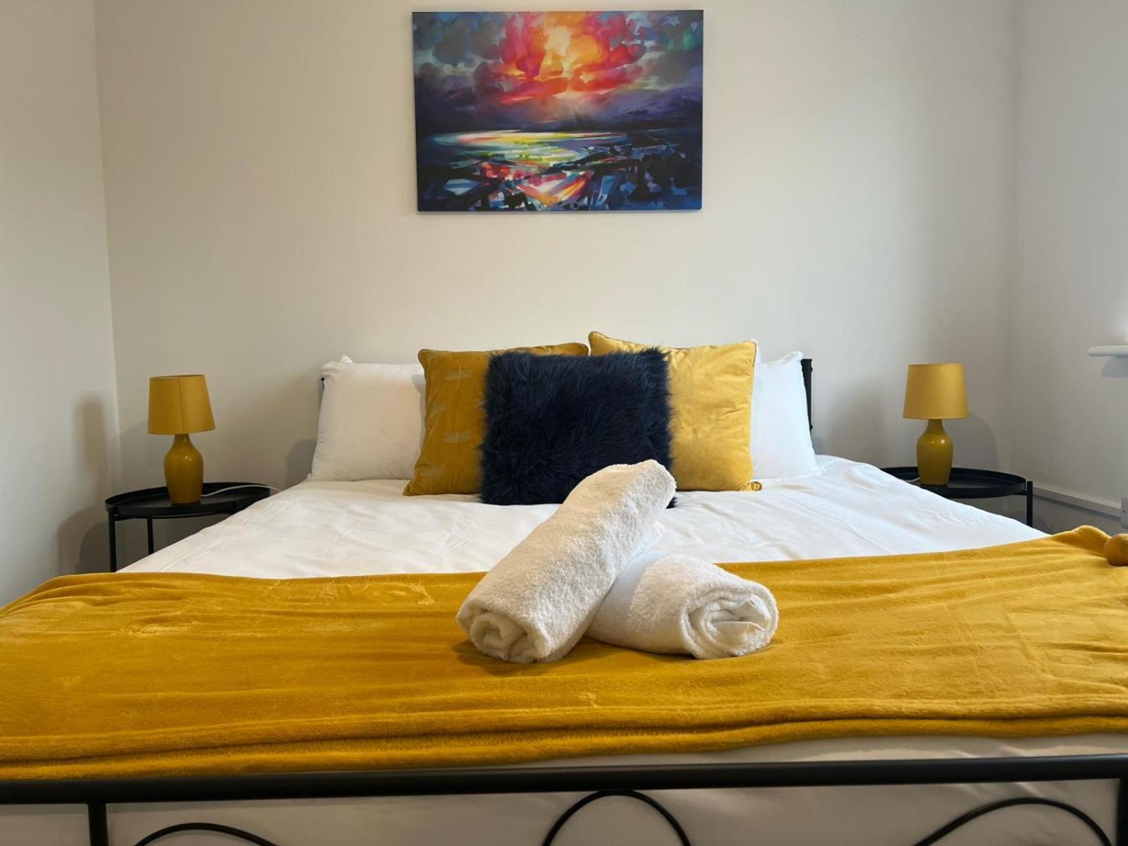 Guest house St Mellons - Close To A48 And M4