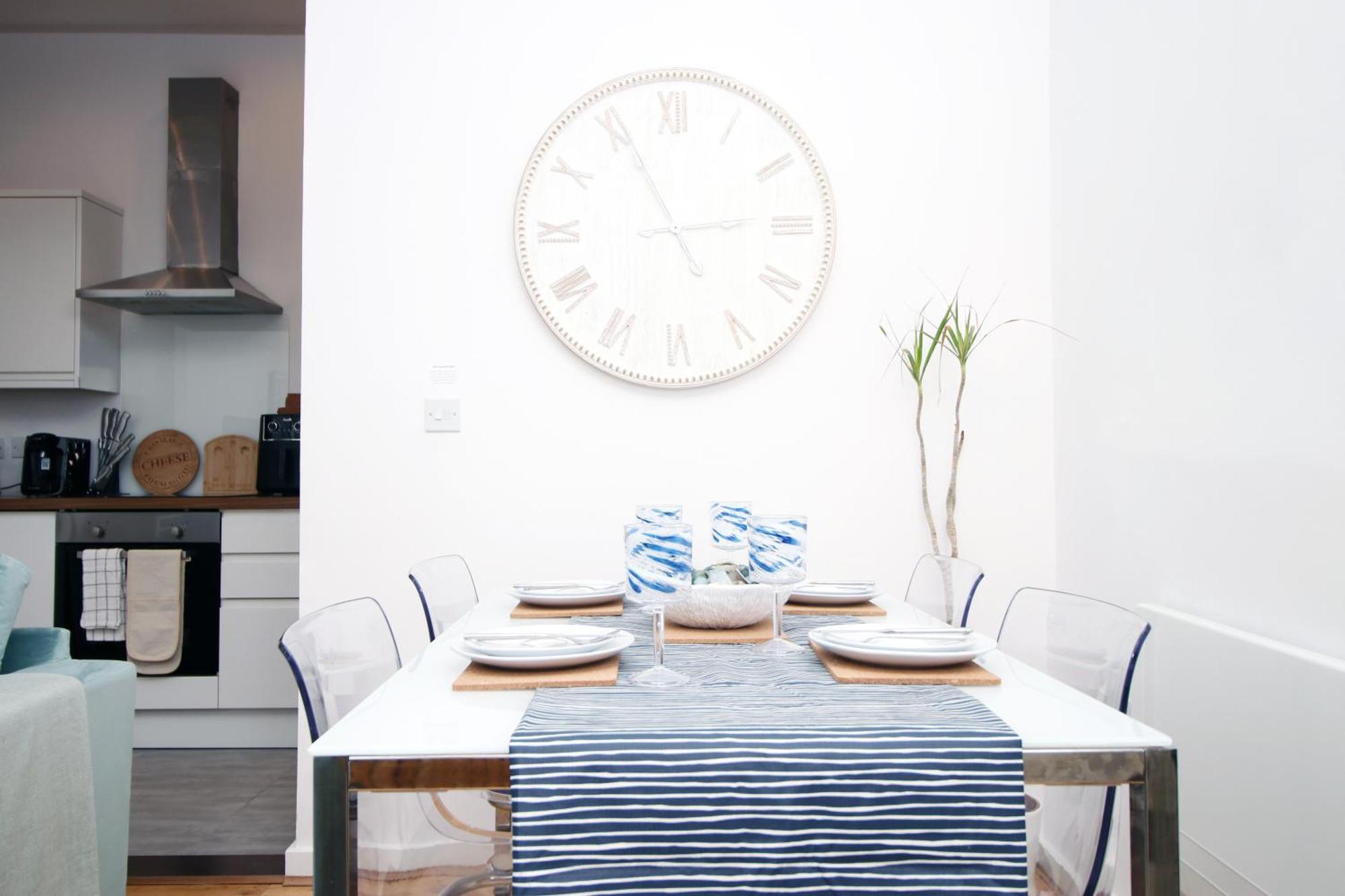 Coastal Penarth Dream! Close To Superb Location Near Bars And Restaurants! Dog Friendly And Welcome Breakfast Pack!