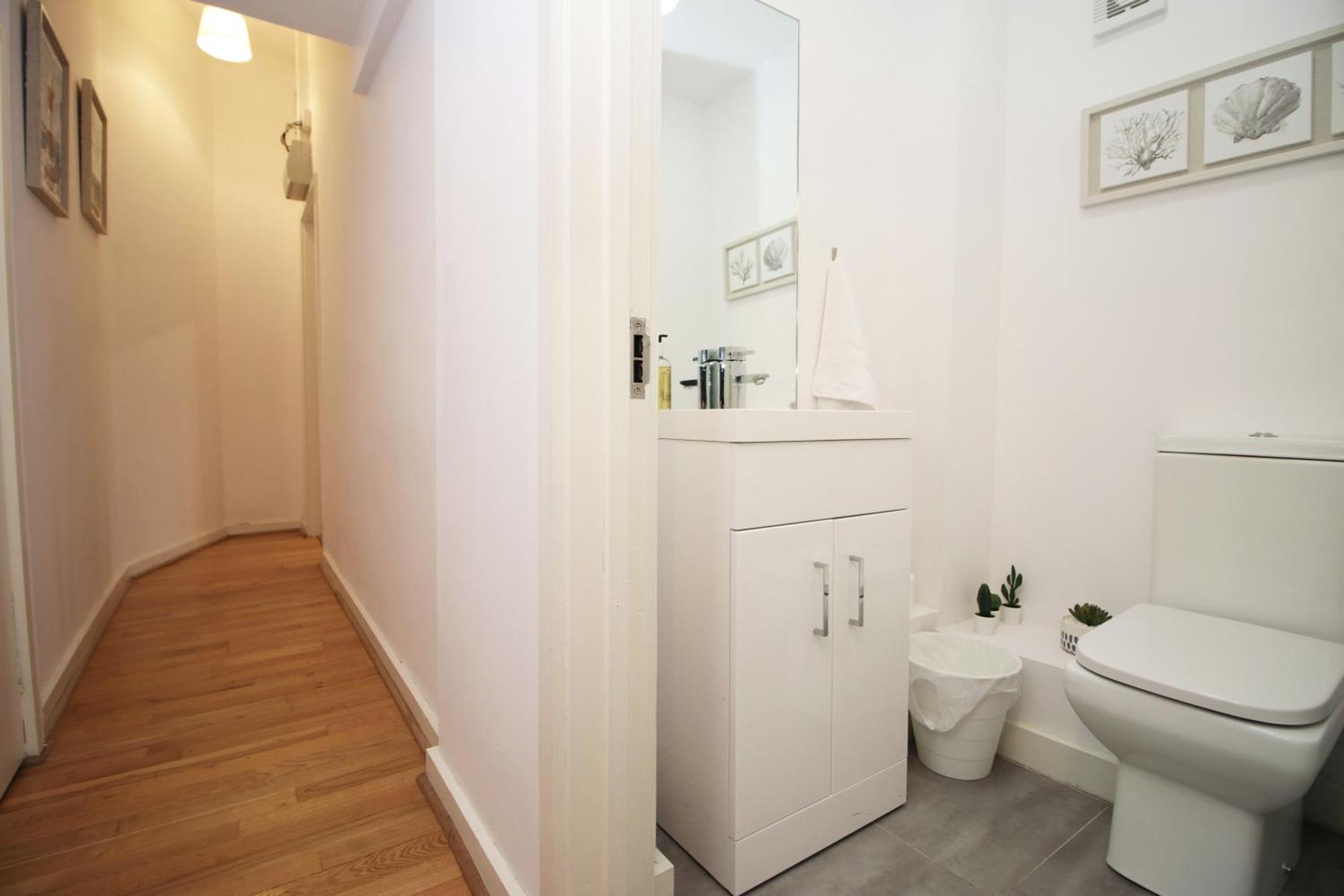 Coastal Penarth Dream! Close To Superb Location Near Bars And Restaurants! Dog Friendly And Welcome Breakfast Pack! Cardiff