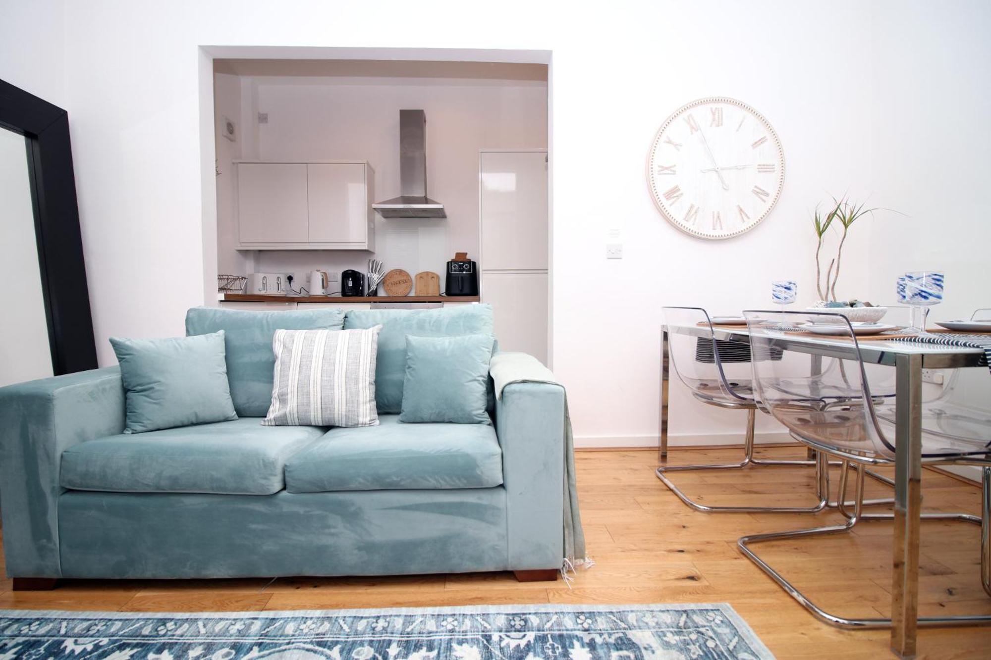 Apartment Coastal Penarth Dream! Close To Superb Location Near Bars And Restaurants! Dog Friendly And Welcome Breakfast Pack!
