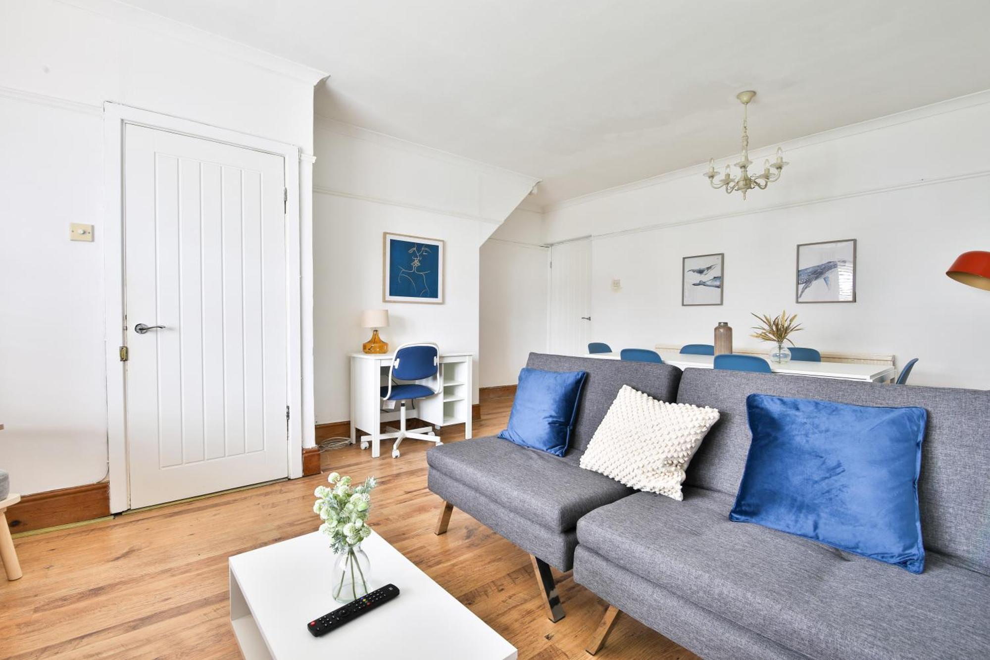 Stayright Homely 3 Bedroom House In Vibrant Whitchurch *