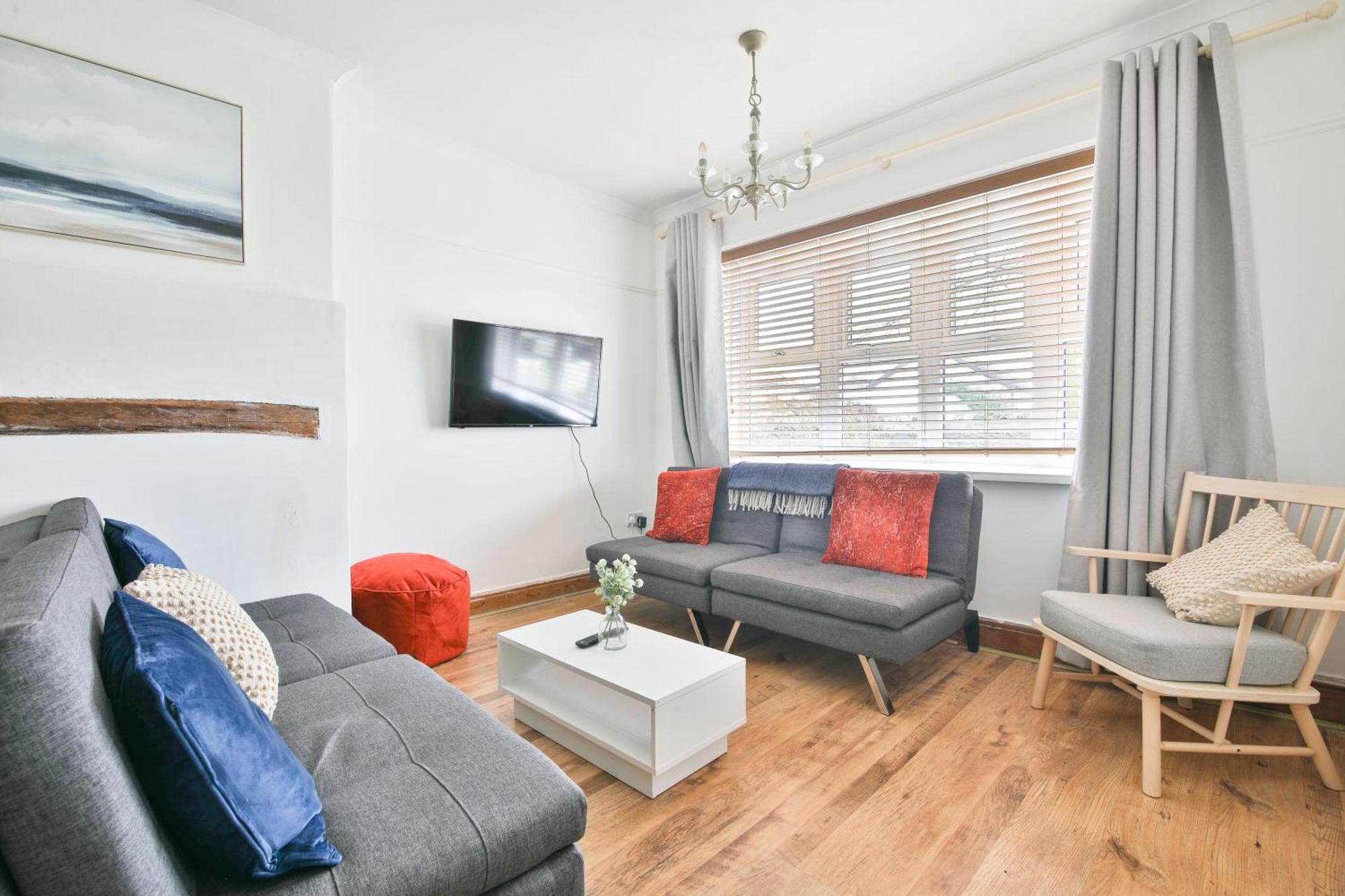 Holiday home Stayright Homely 3 Bedroom House In Vibrant Whitchurch *
