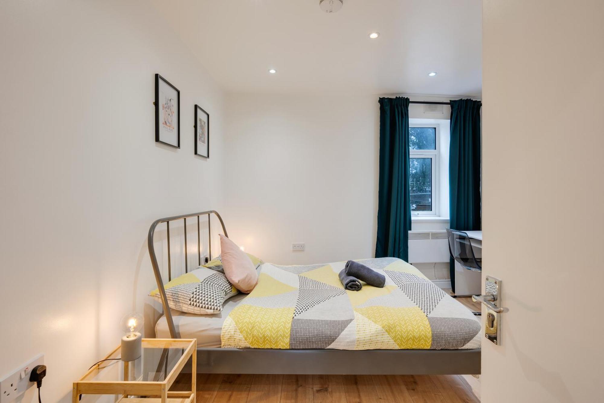 Relax In A Modern By The Centre & Bute Park Apartment