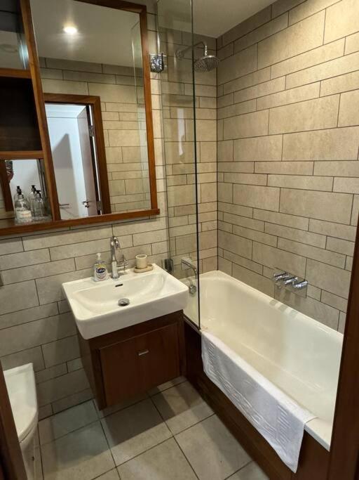 Modern Centre - Prime Location Apartment Cardiff