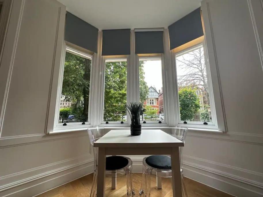 Apartment Superior Stay, Sophia Gardens, Centre And Stadium Sleeps 4
