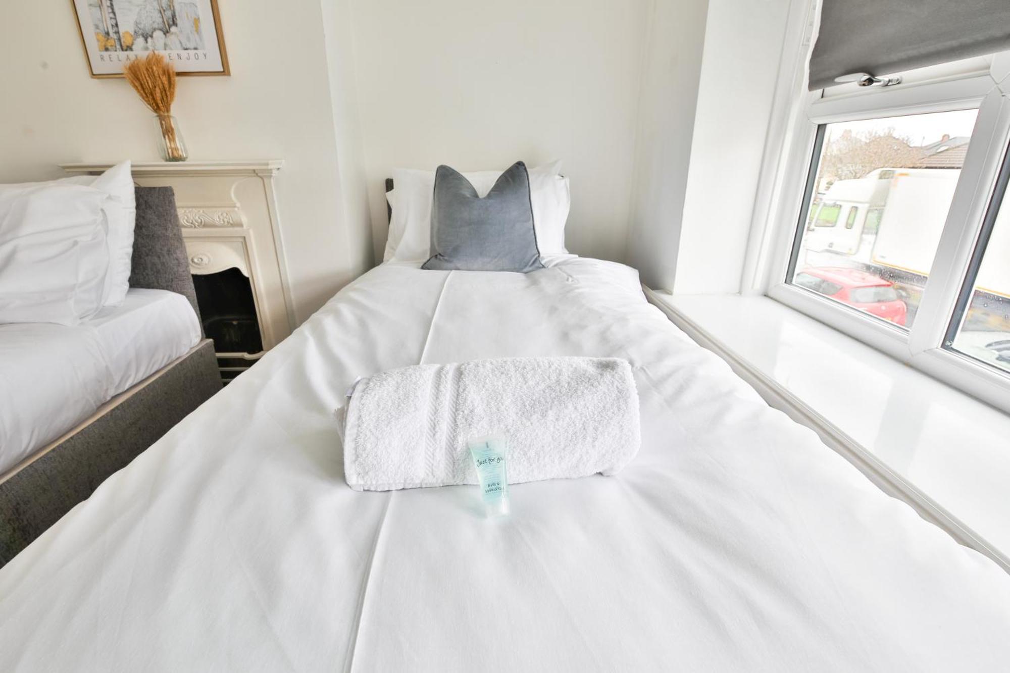 Holiday home Stayright Homely 3 Bedroom House In Vibrant Whitchurch Cardiff