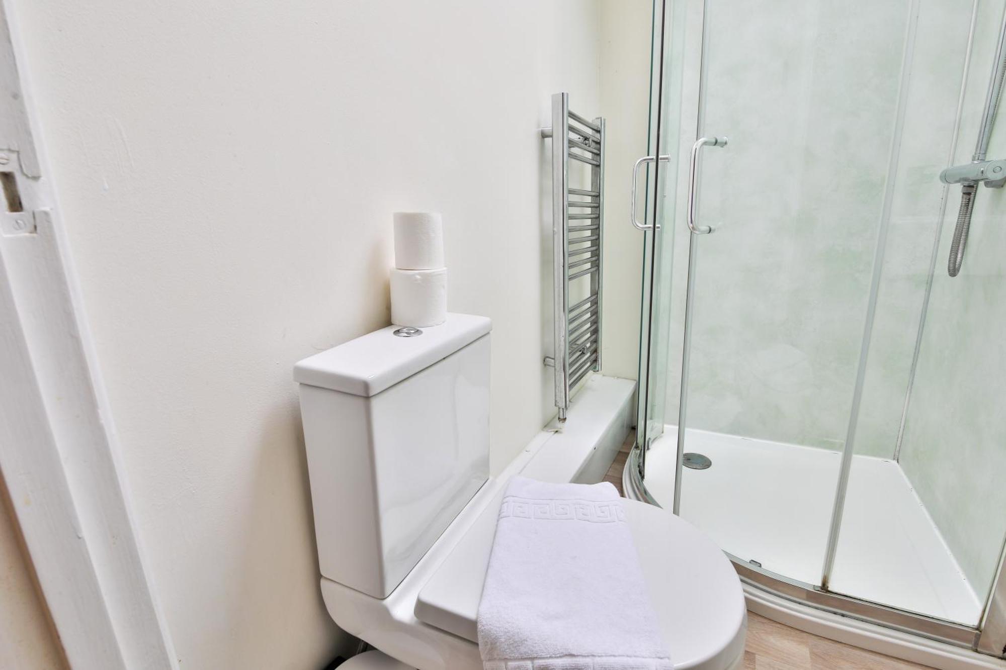 Stayright Homely 3 Bedroom House In Vibrant Whitchurch Cardiff