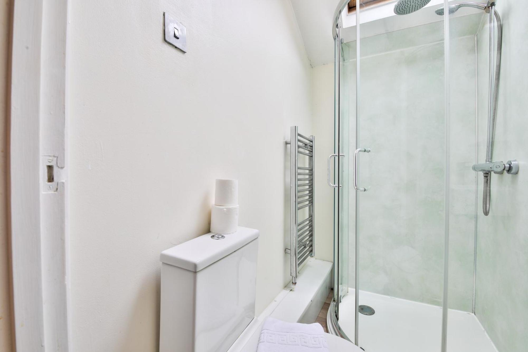 Stayright Homely 3 Bedroom House In Vibrant Whitchurch *