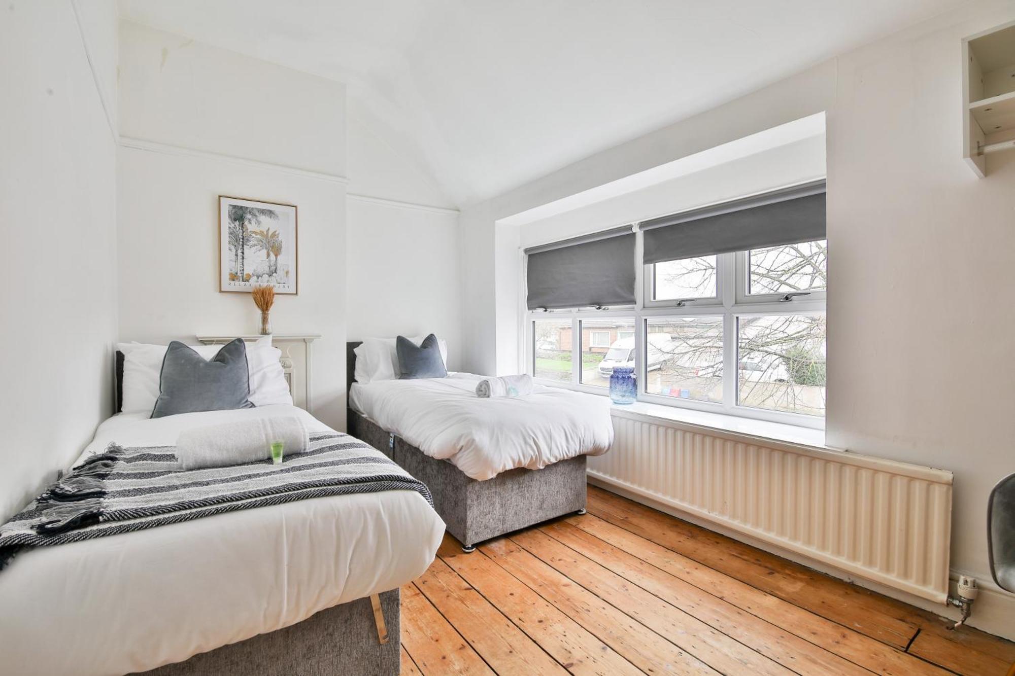 Stayright Homely 3 Bedroom House In Vibrant Whitchurch Holiday home Cardiff