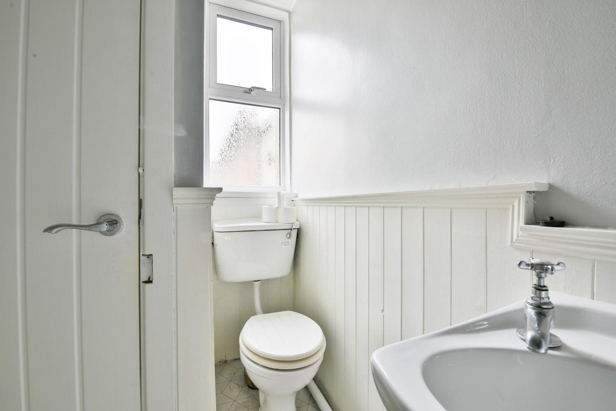 Stayright Homely 3 Bedroom House In Vibrant Whitchurch Cardiff