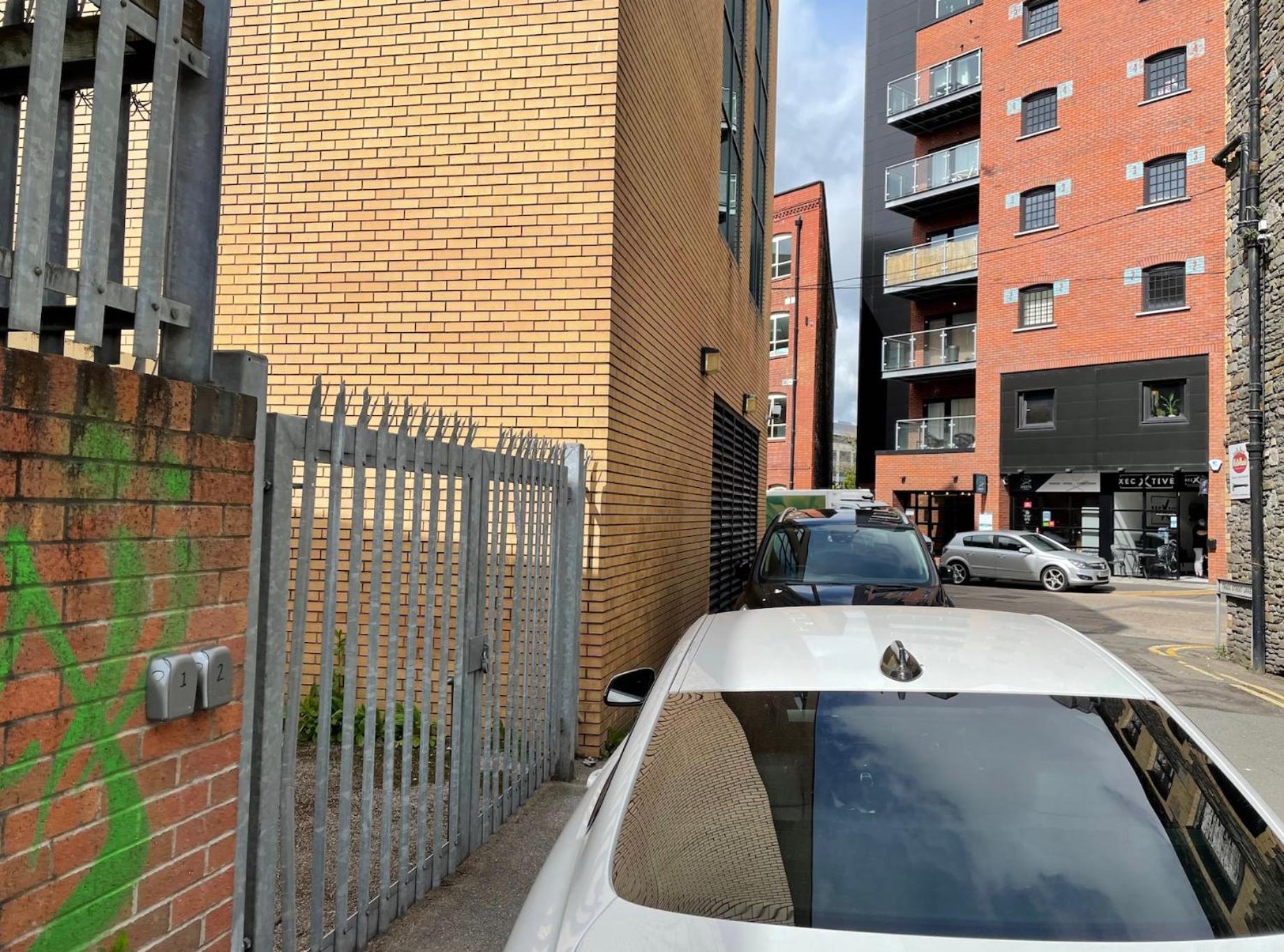 New Modern In The & Close To Stadiums Apartment Cardiff