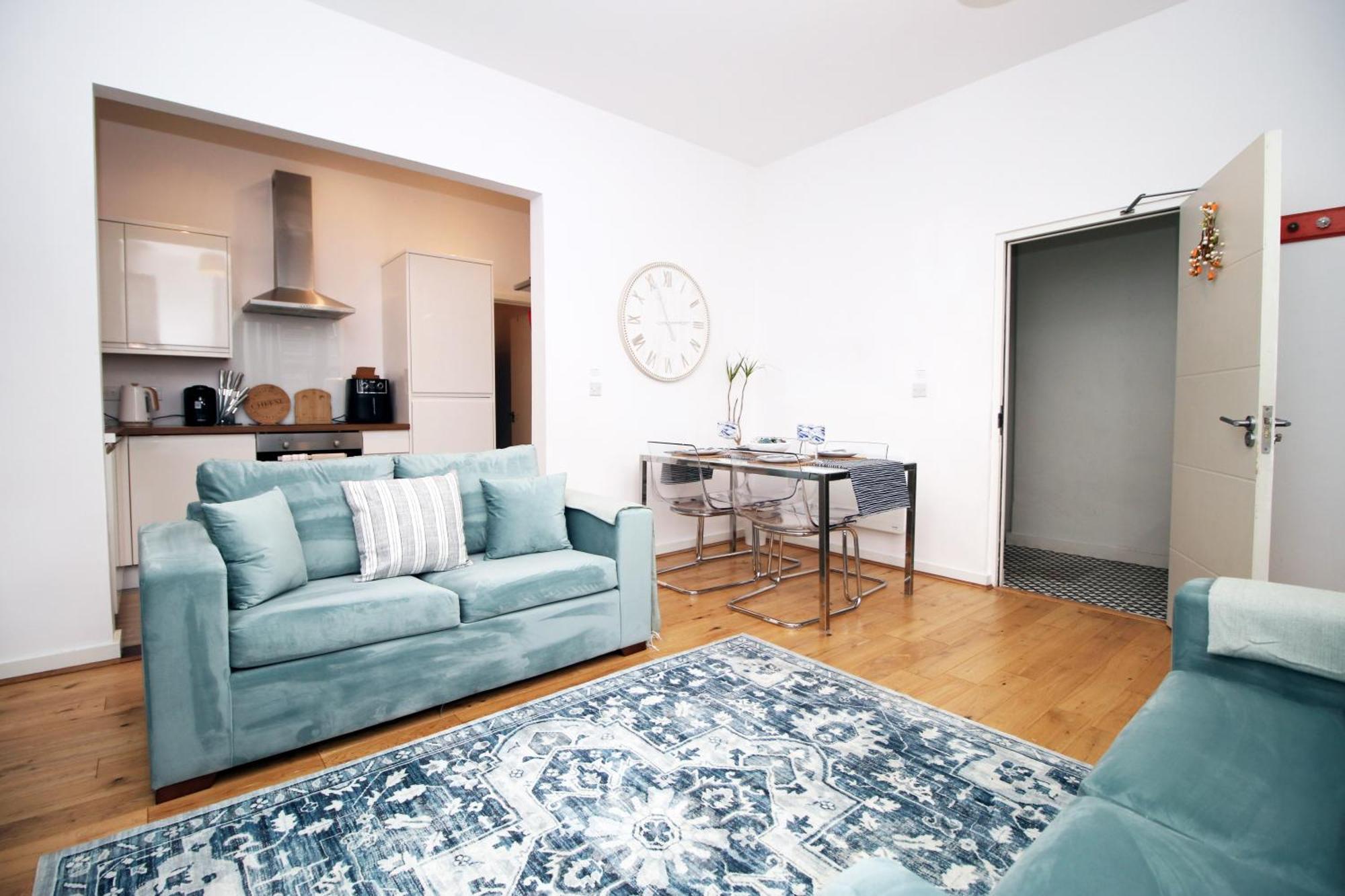 Coastal Penarth Dream! Close To Superb Location Near Bars And Restaurants! Dog Friendly And Welcome Breakfast Pack! * Cardiff