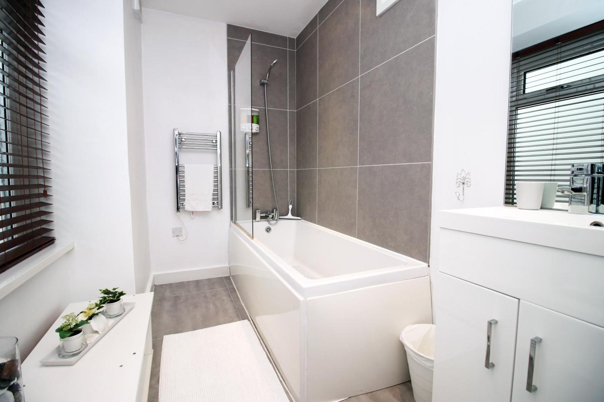 Apartment Coastal Penarth Dream! Close To Superb Location Near Bars And Restaurants! Dog Friendly And Welcome Breakfast Pack!