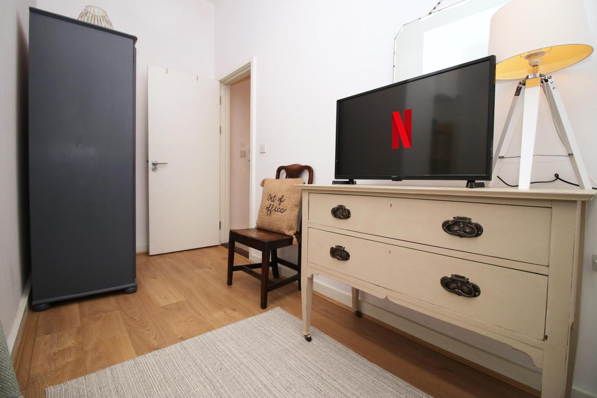 Apartment Coastal Penarth Dream! Close To Superb Location Near Bars And Restaurants! Dog Friendly And Welcome Breakfast Pack! *