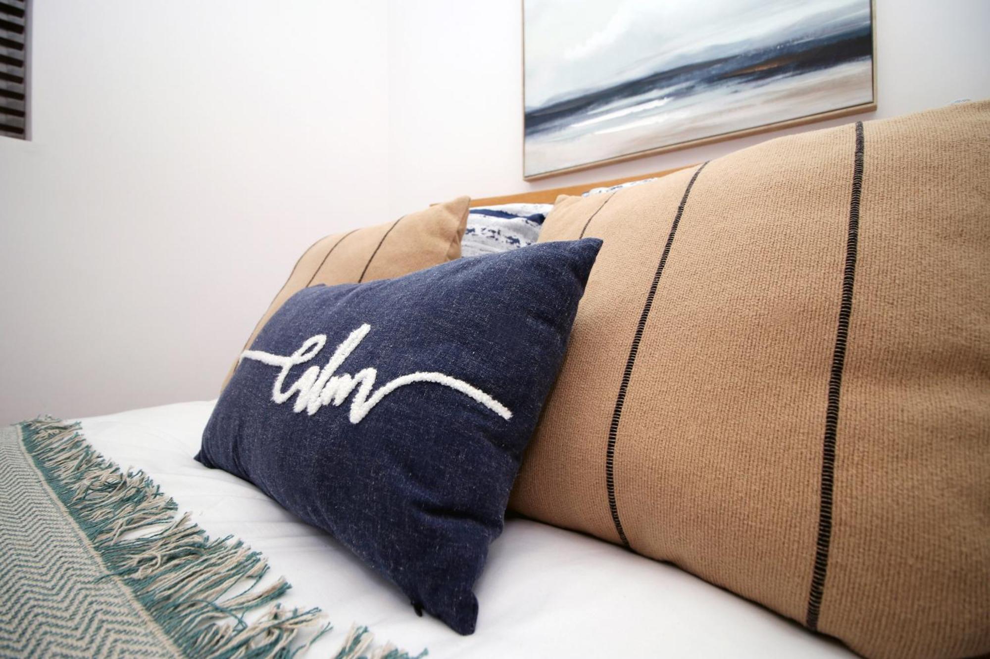 Coastal Penarth Dream! Close To Superb Location Near Bars And Restaurants! Dog Friendly And Welcome Breakfast Pack! *