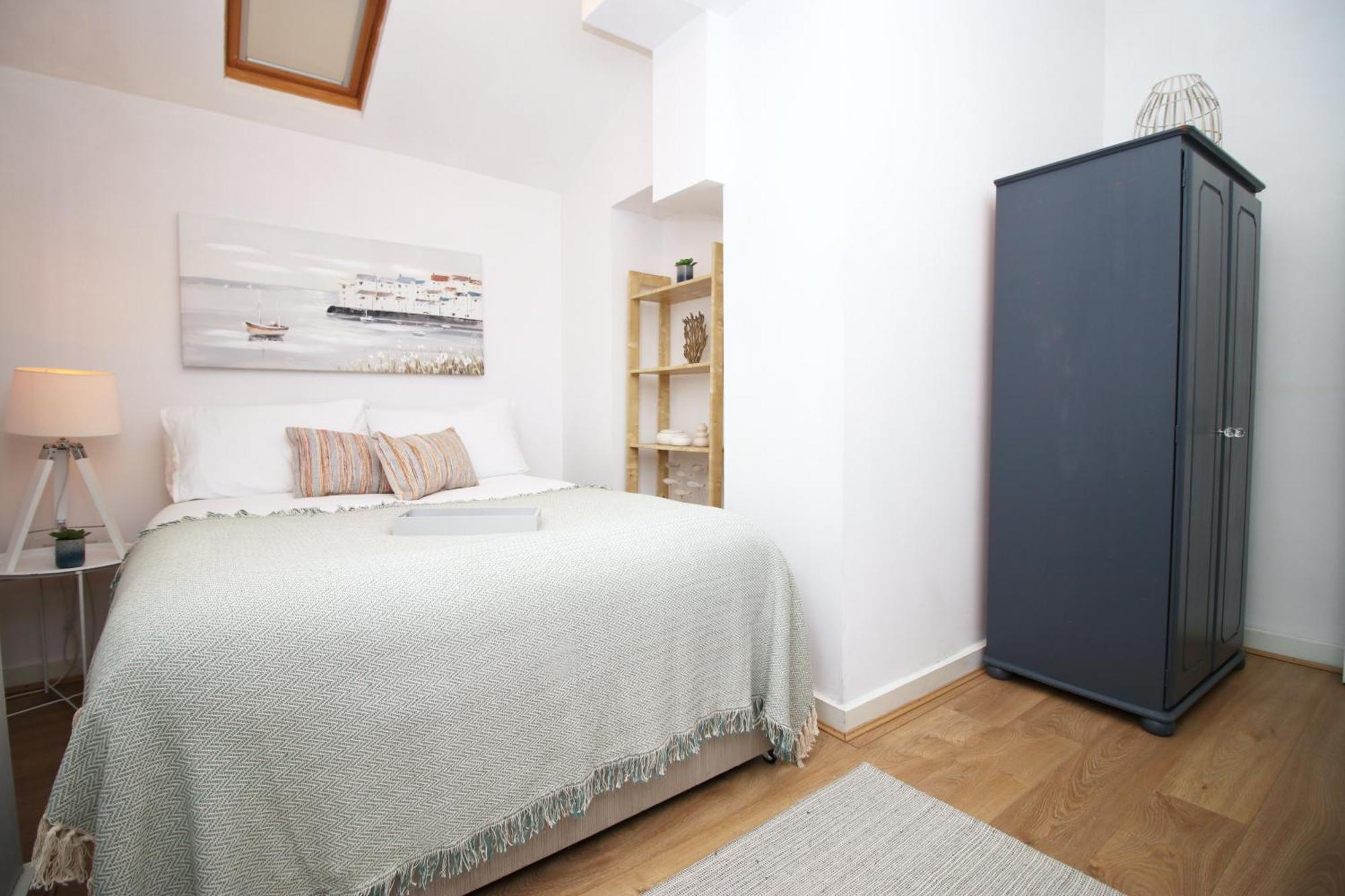 Coastal Penarth Dream! Close To Superb Location Near Bars And Restaurants! Dog Friendly And Welcome Breakfast Pack! Cardiff