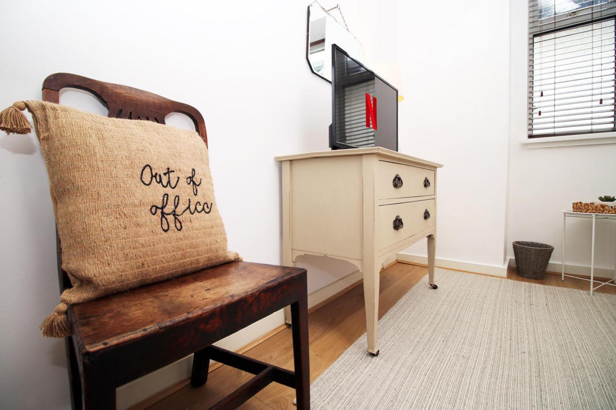 Coastal Penarth Dream! Close To Superb Location Near Bars And Restaurants! Dog Friendly And Welcome Breakfast Pack! Cardiff