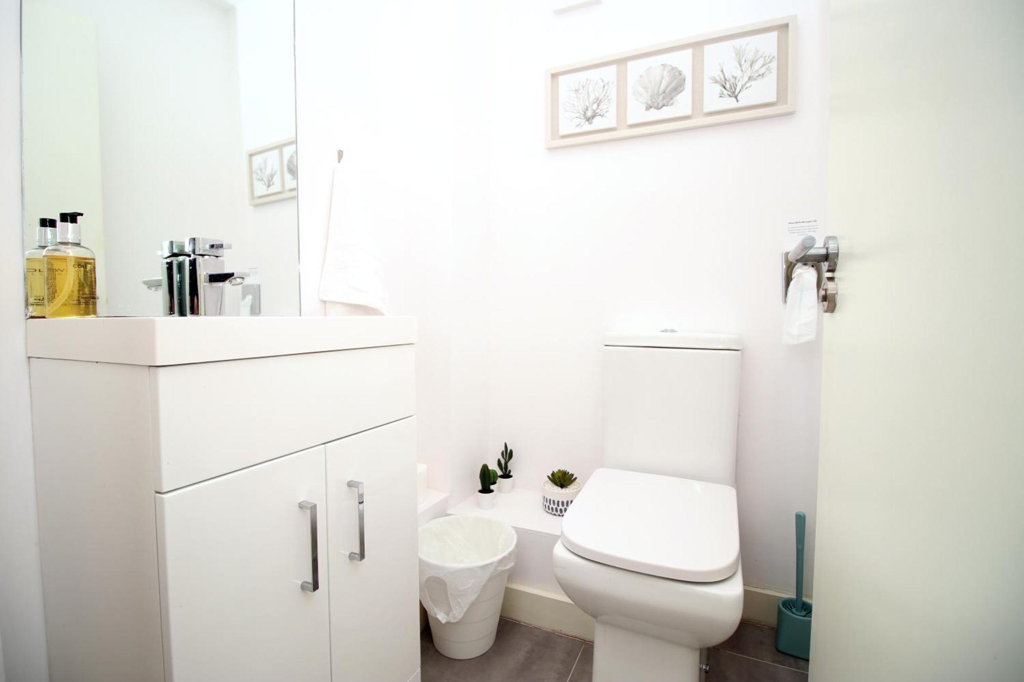 Apartment Coastal Penarth Dream! Close To Superb Location Near Bars And Restaurants! Dog Friendly And Welcome Breakfast Pack!