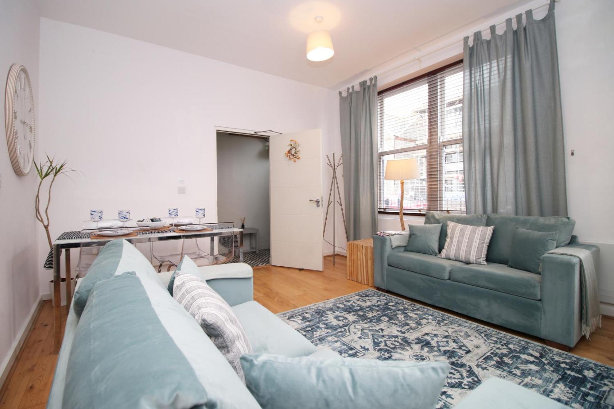 Coastal Penarth Dream! Close To Superb Location Near Bars And Restaurants! Dog Friendly And Welcome Breakfast Pack! Apartment