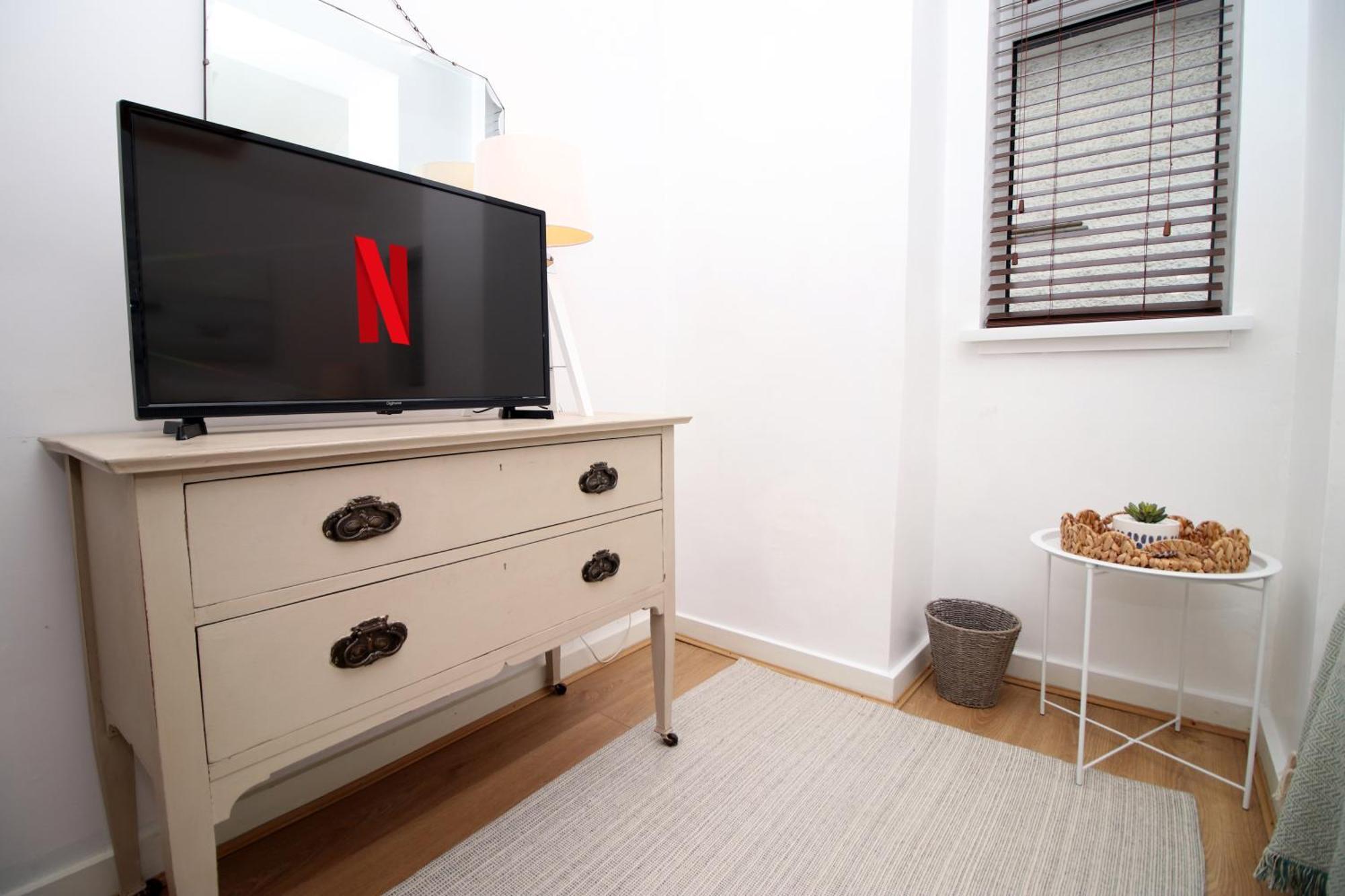 Coastal Penarth Dream! Close To Superb Location Near Bars And Restaurants! Dog Friendly And Welcome Breakfast Pack!