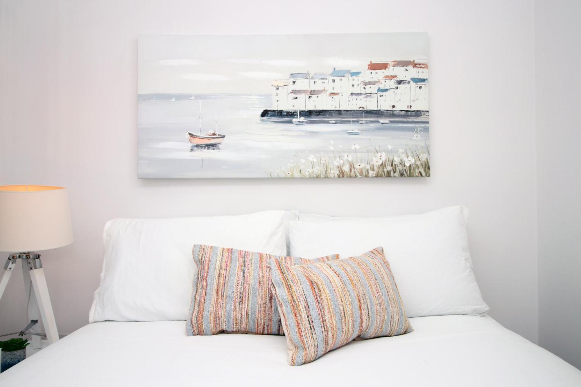 Coastal Penarth Dream! Close To Superb Location Near Bars And Restaurants! Dog Friendly And Welcome Breakfast Pack!