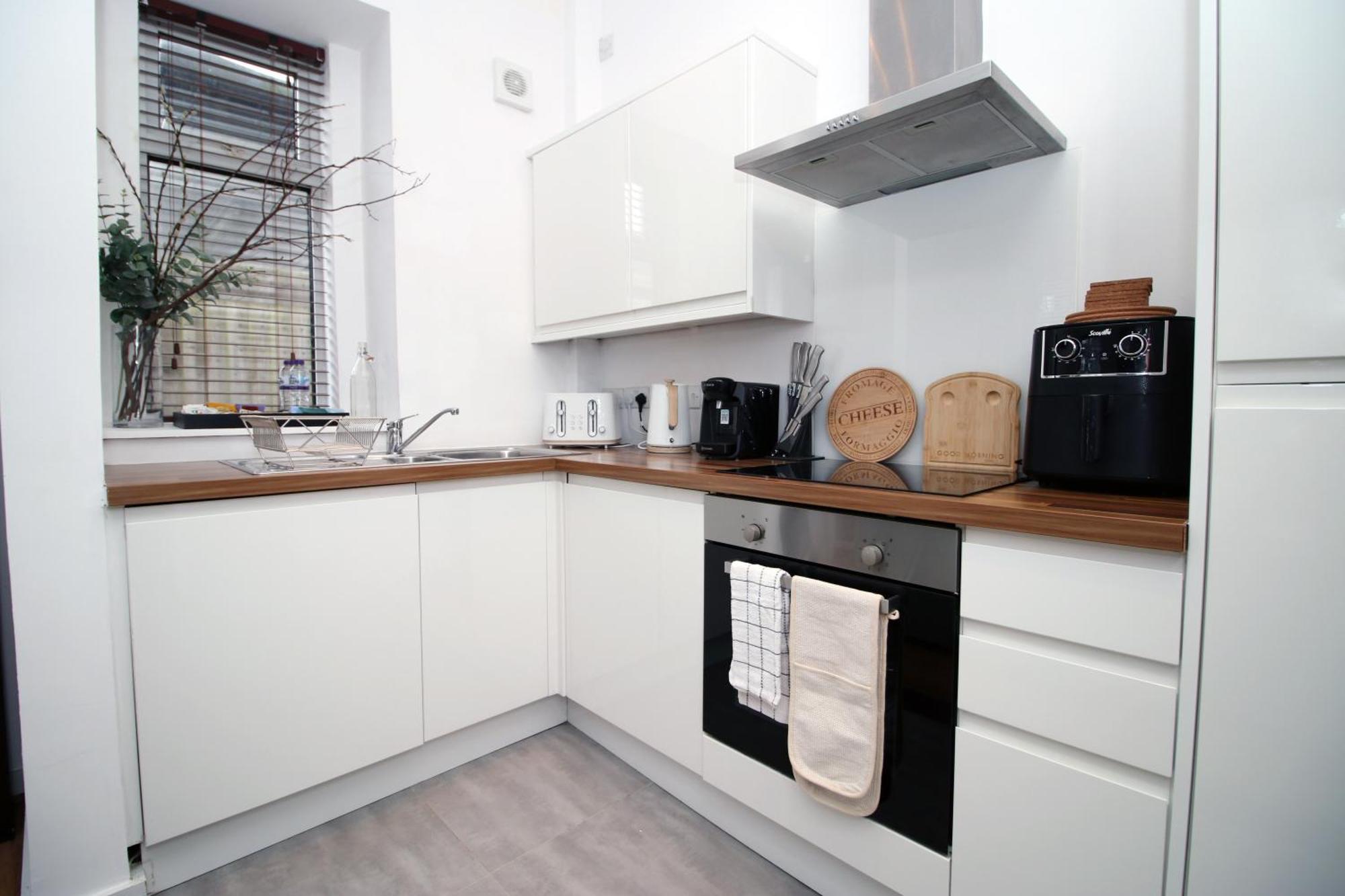 Coastal Penarth Dream! Close To Superb Location Near Bars And Restaurants! Dog Friendly And Welcome Breakfast Pack! * Cardiff