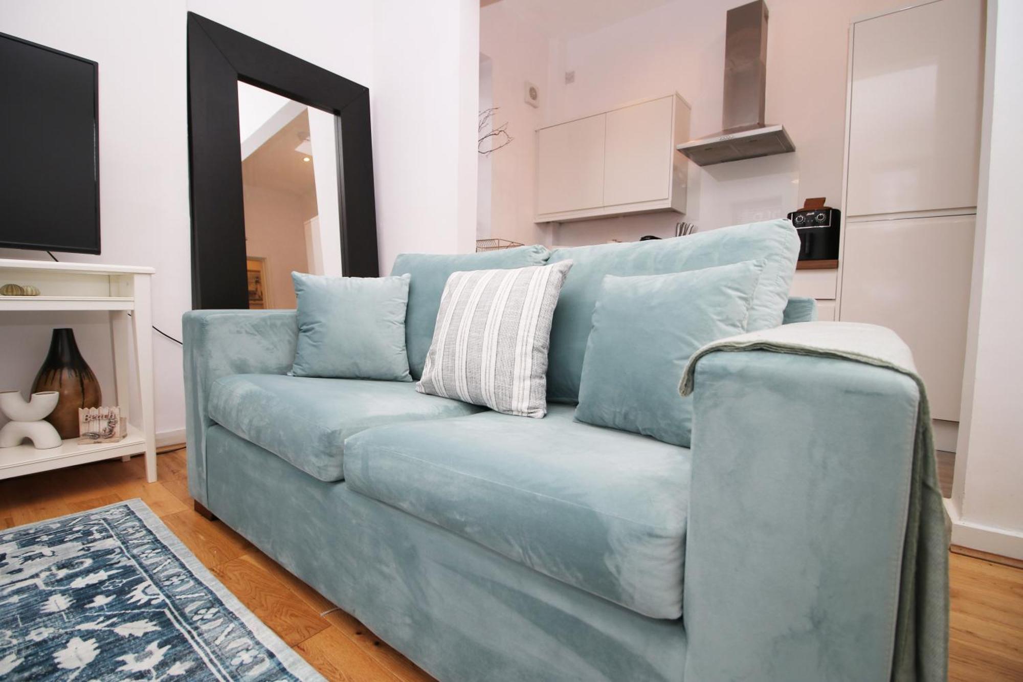 Coastal Penarth Dream! Close To Superb Location Near Bars And Restaurants! Dog Friendly And Welcome Breakfast Pack! Apartment