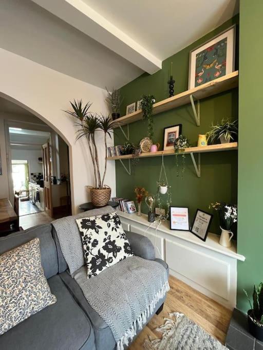 2 Just The Splott Sleeps 6 8mins To Stadium Holiday home *