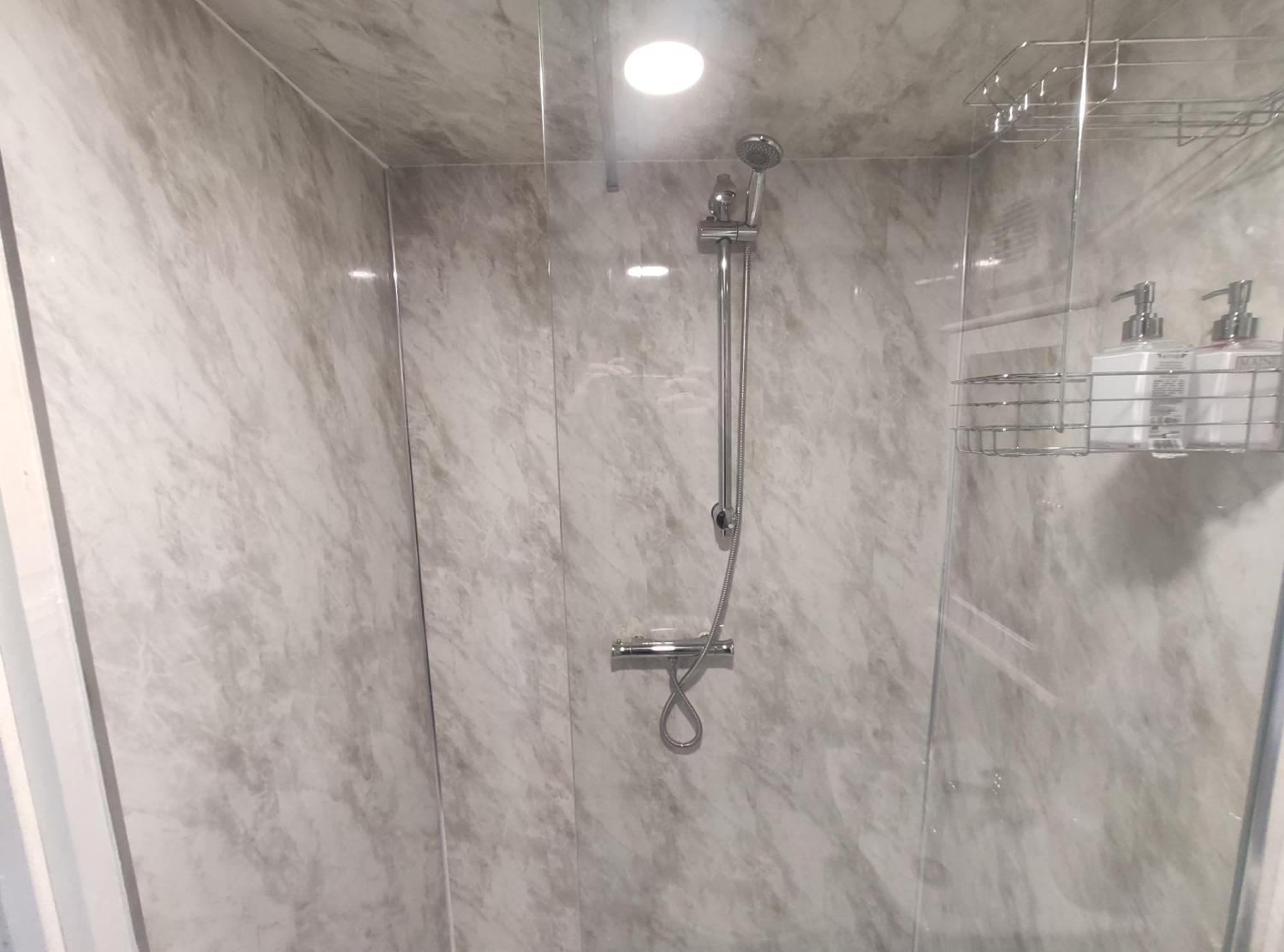 1 Bedroom Flat W/ 2 Beds Cardiff