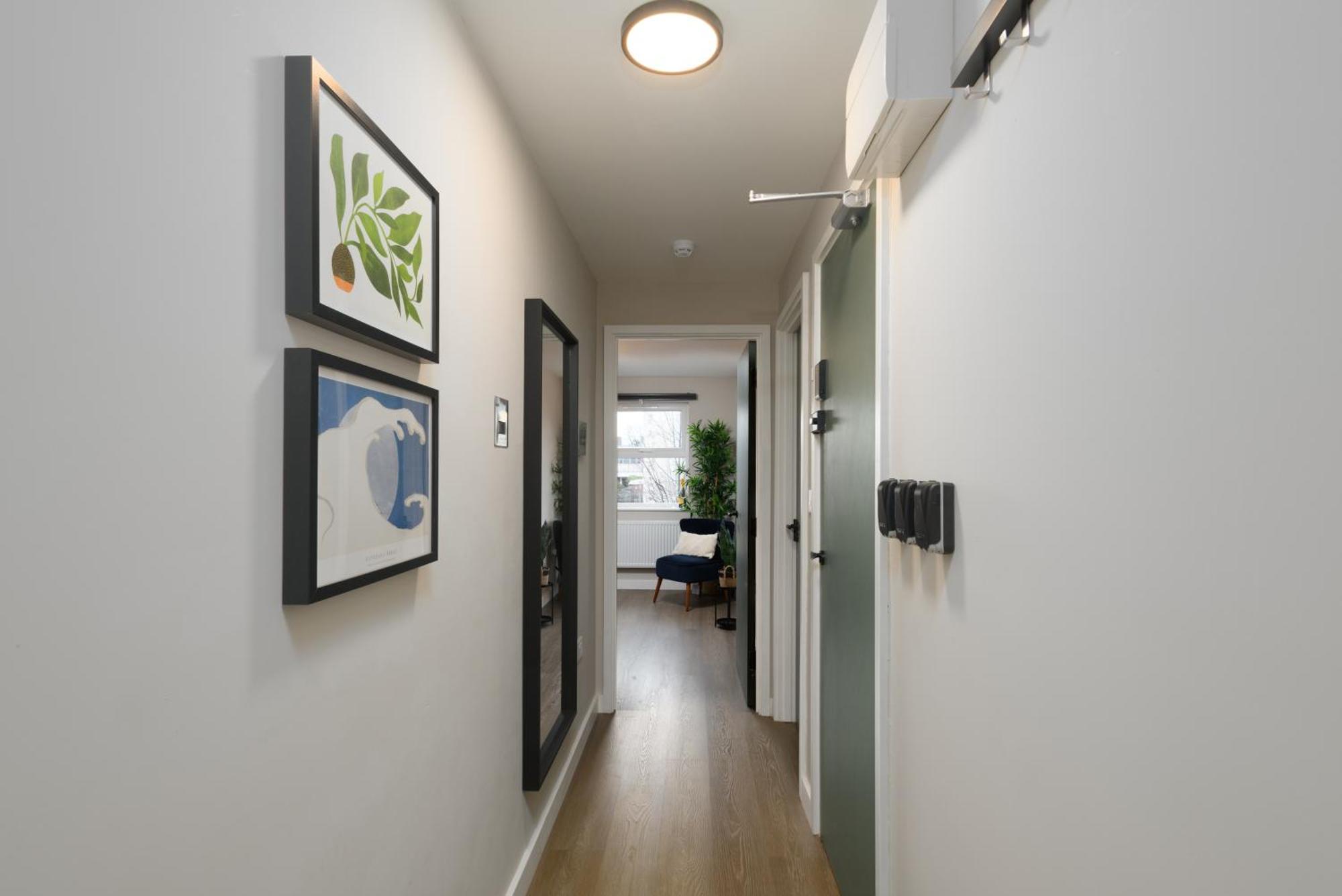 Benjamin By Koya Homes - 3 Double Bedroom Apartment, Centre, Free Parking *