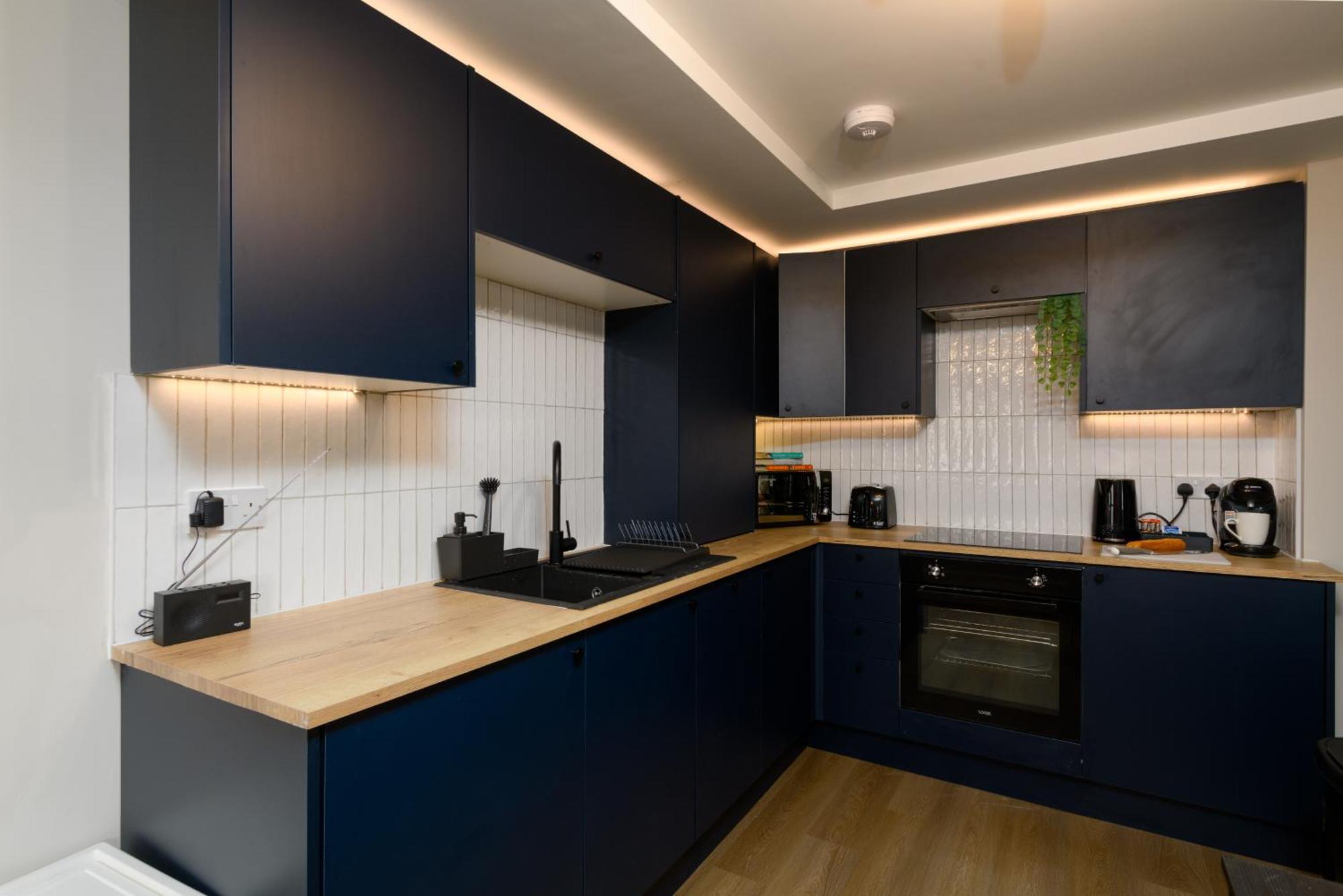 Benjamin By Koya Homes - 3 Double Bedroom Apartment, Centre, Free Parking Guest house