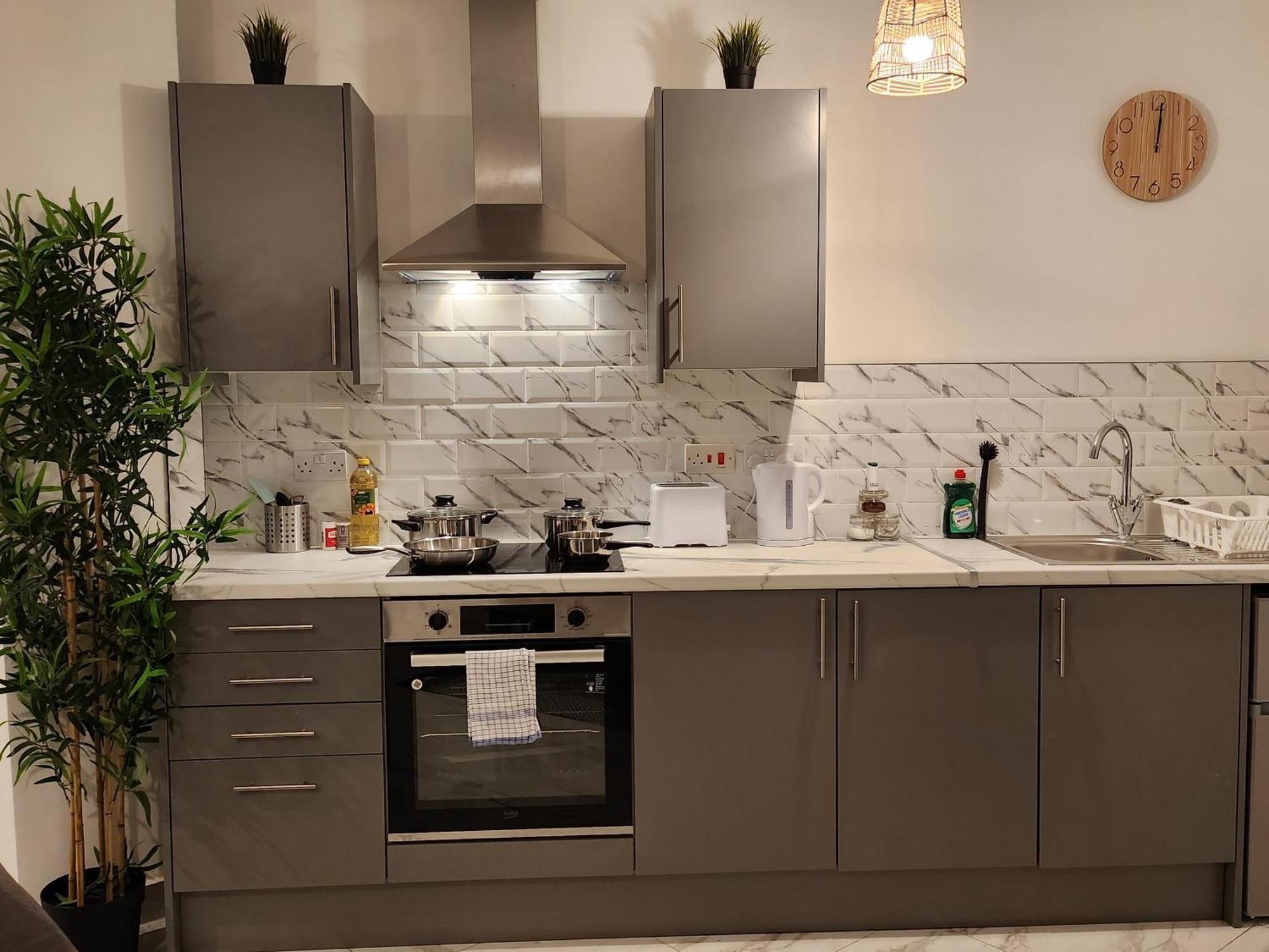 Apartment Flat 1 - 10 Min To Centre By Property Promise