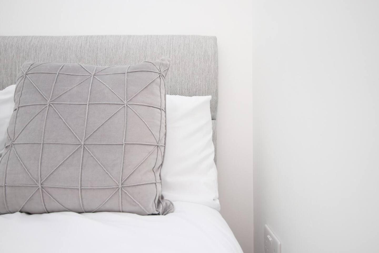 Guest house Premium Guesthouse, Fast Wi-fi, Street Free Parking, Central, Fully Equipped *