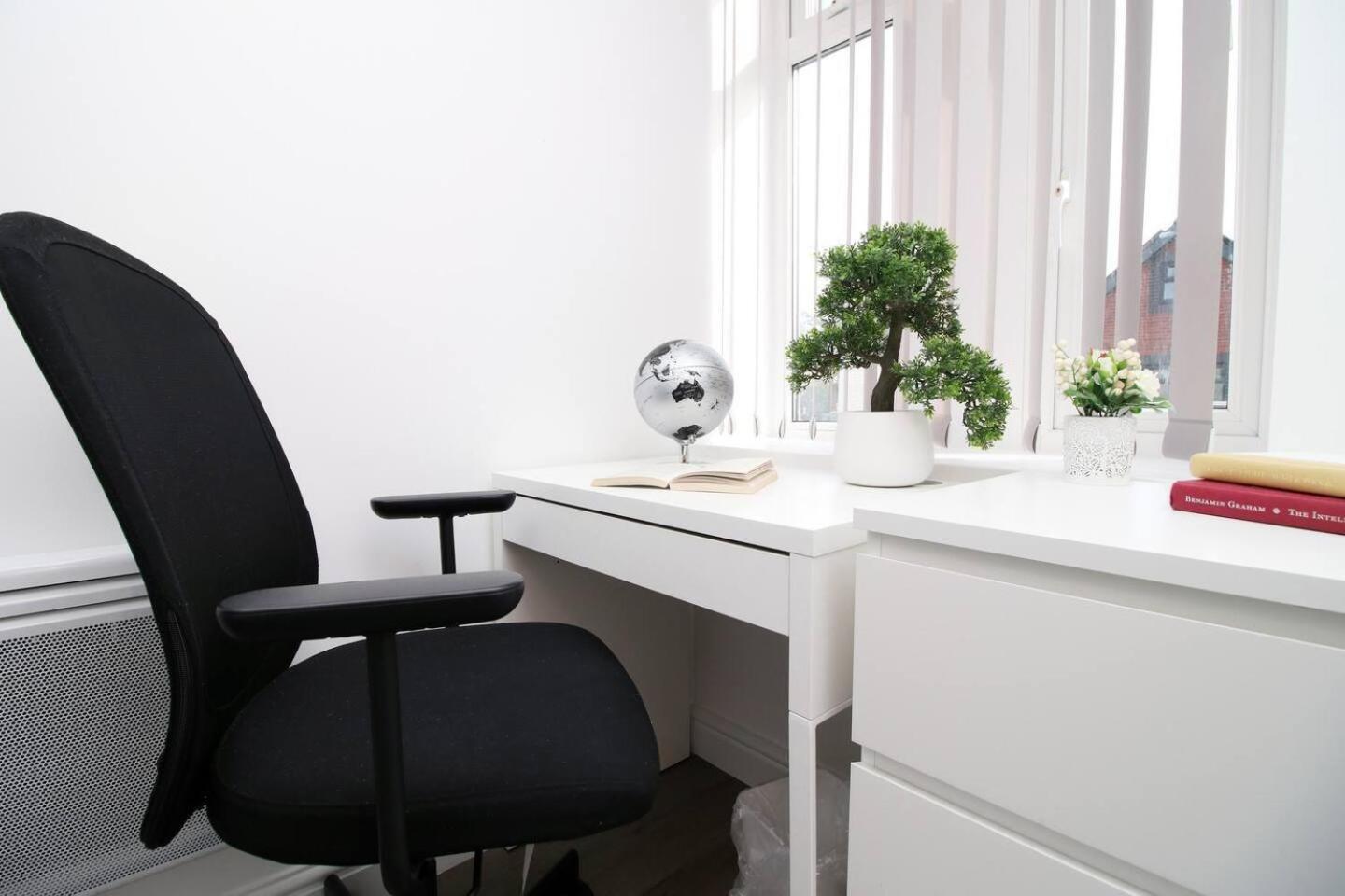 Premium Guesthouse, Fast Wi-fi, Street Free Parking, Central, Fully Equipped