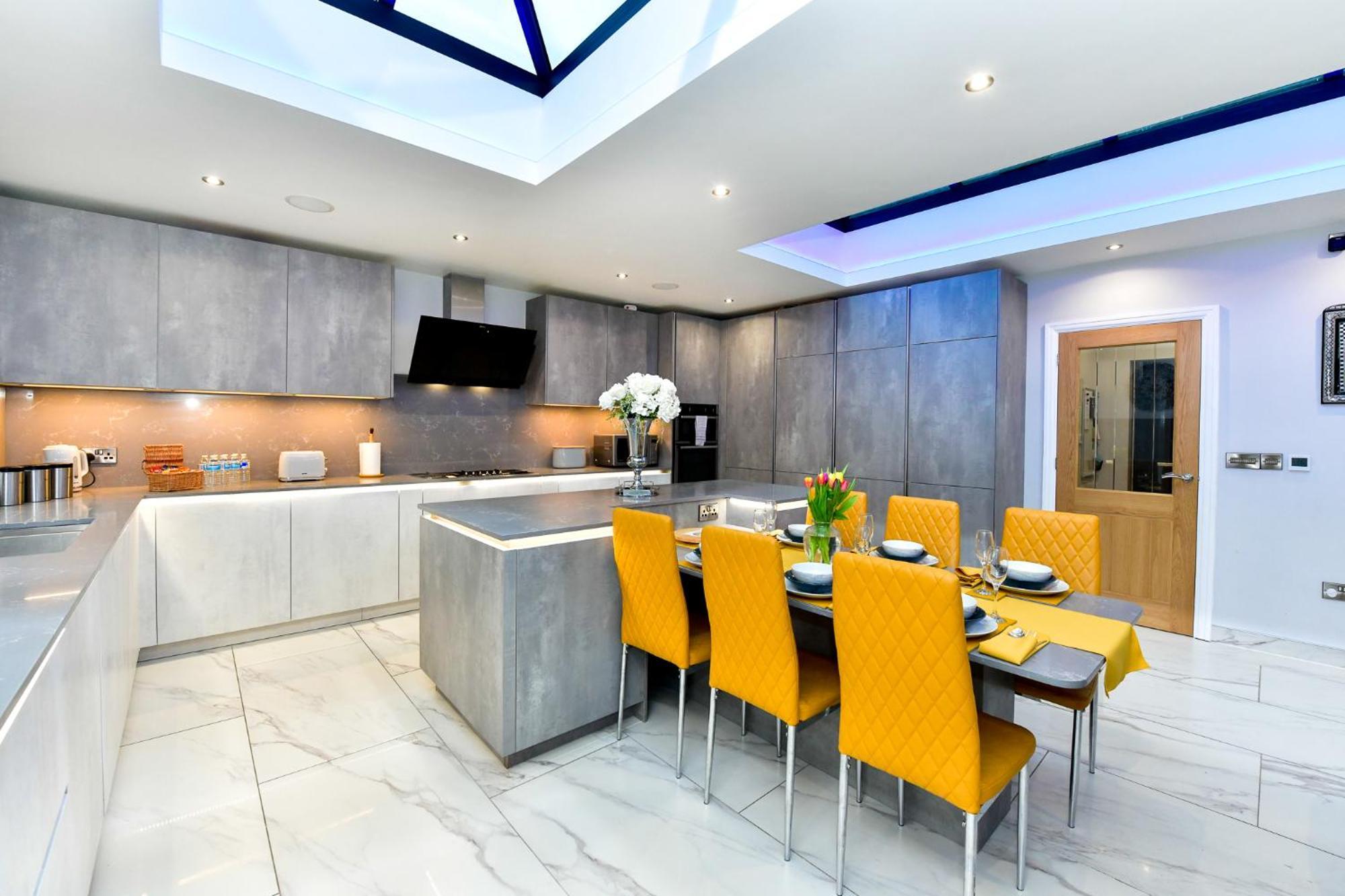 Bliss Escape - Free Parking And Family-sized Comfort Holiday home *