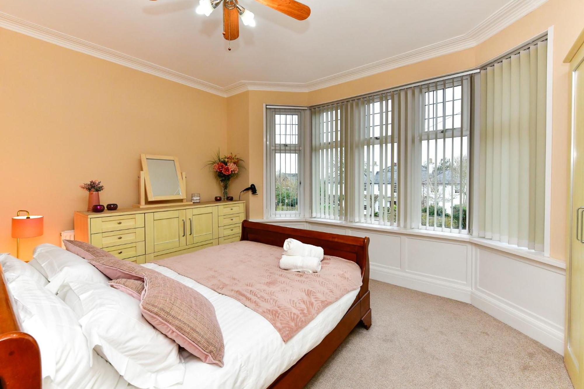 Holiday home Bliss Escape - Free Parking And Family-sized Comfort *