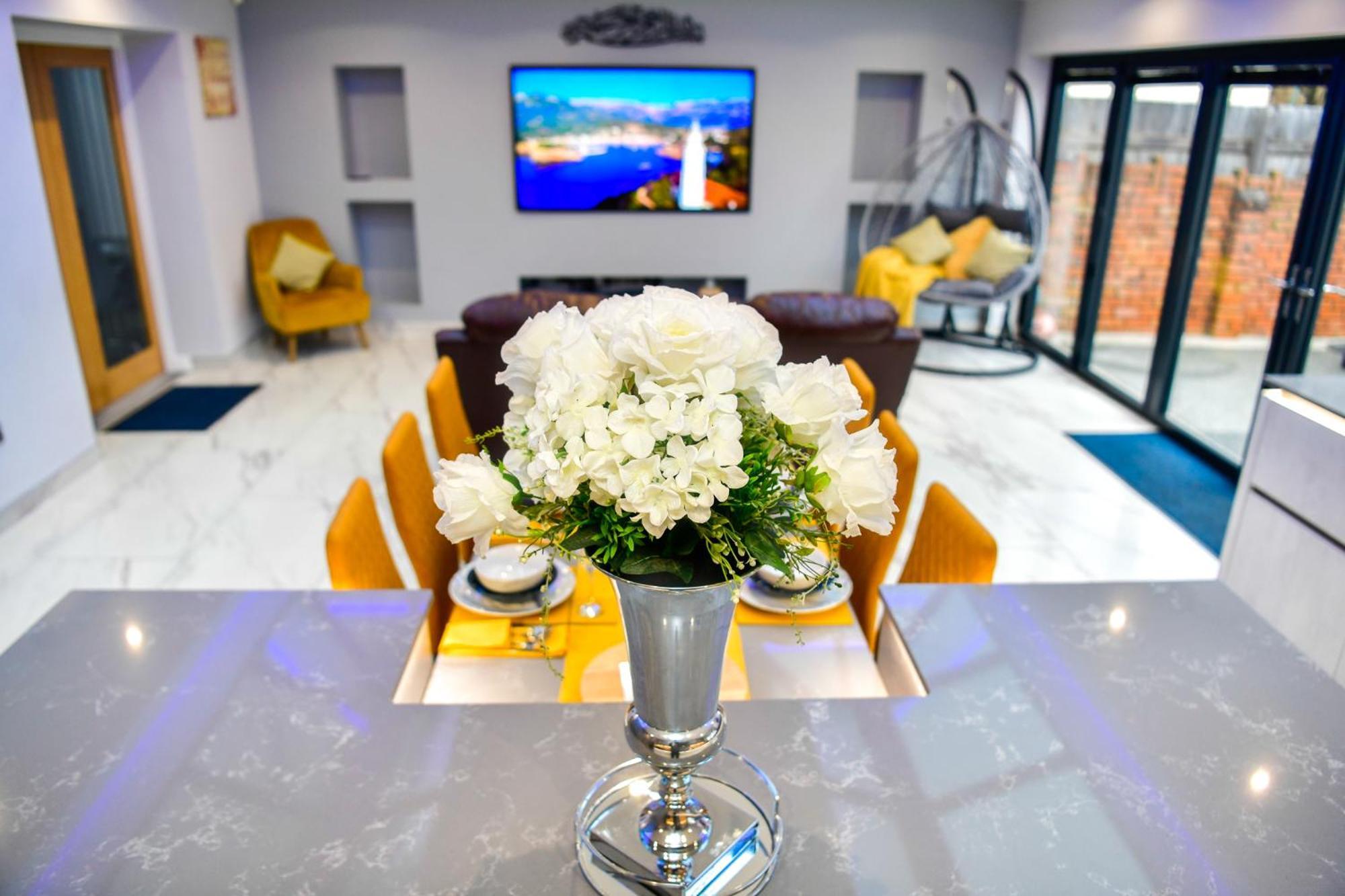 Bliss Escape - Free Parking And Family-sized Comfort Holiday home Cardiff