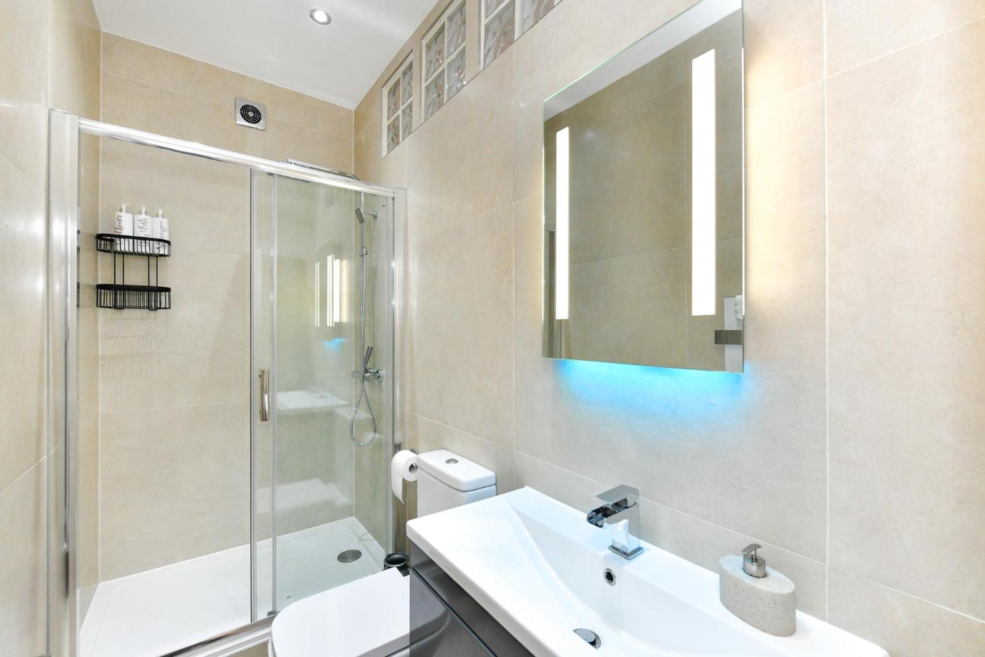 Bliss Escape - Free Parking And Family-sized Comfort Cardiff
