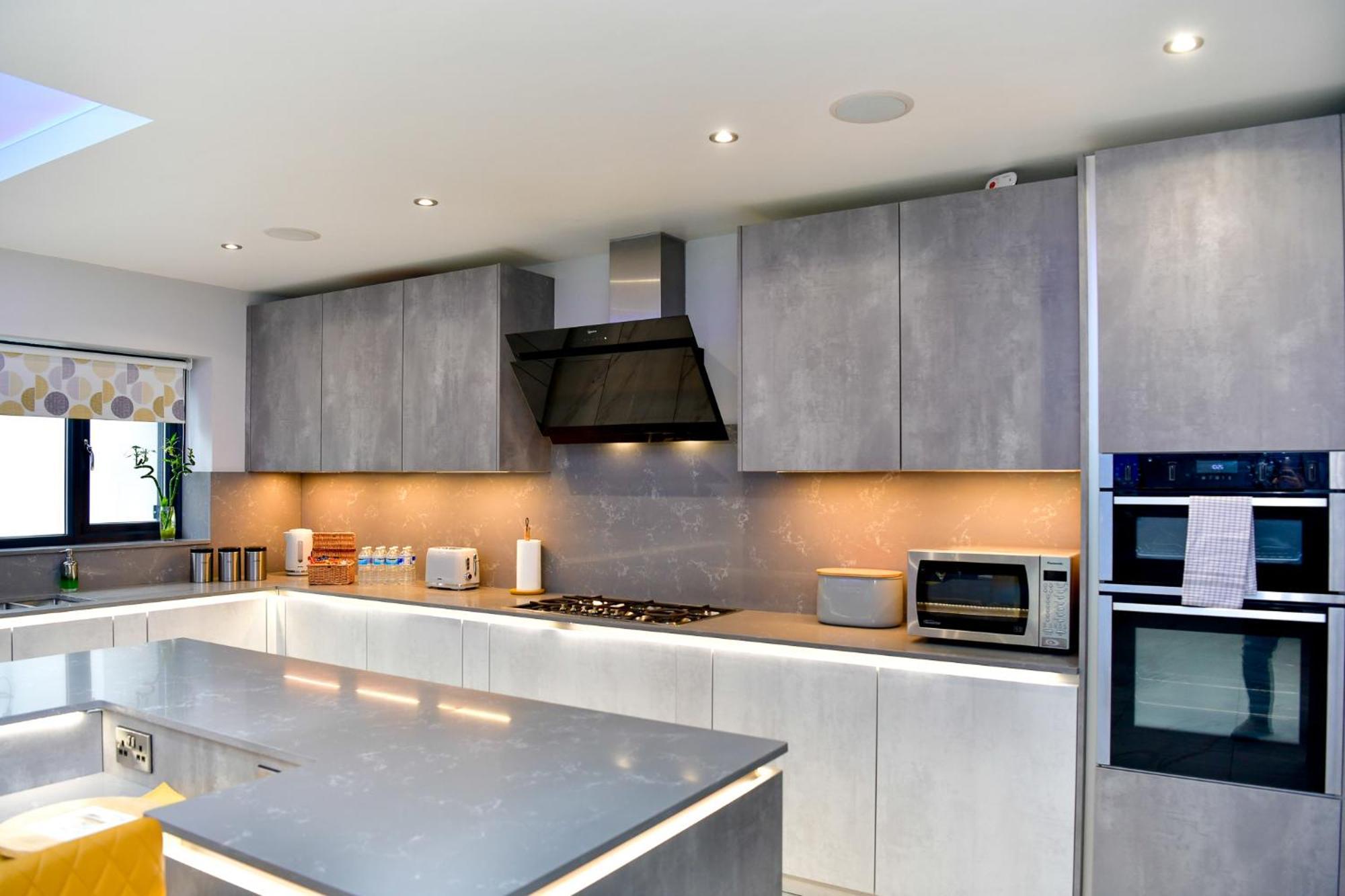 Bliss Escape - Free Parking And Family-sized Comfort Holiday home Cardiff