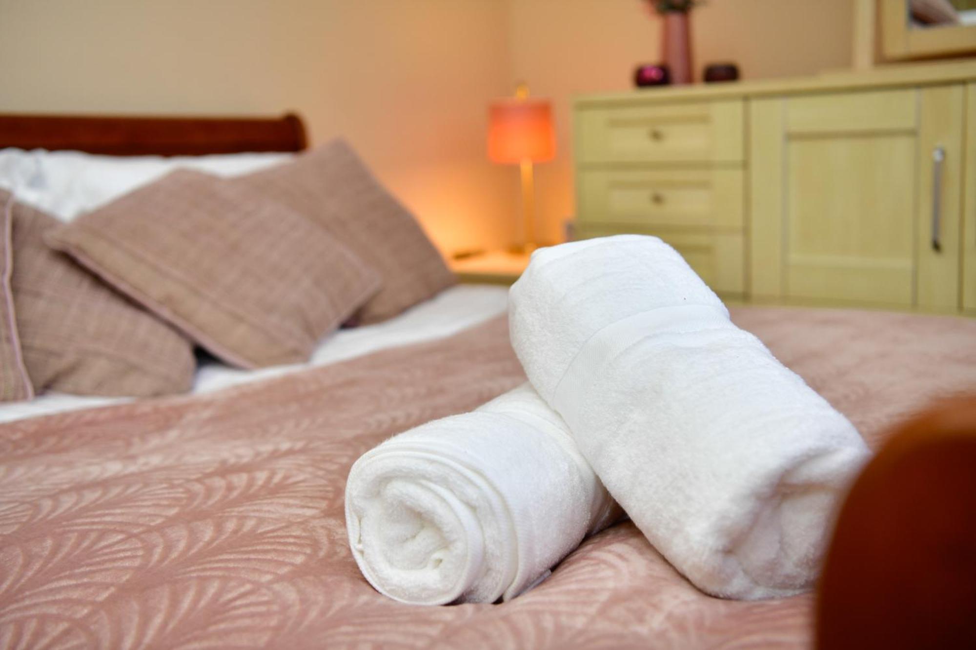 Bliss Escape - Free Parking And Family-sized Comfort Holiday home Cardiff