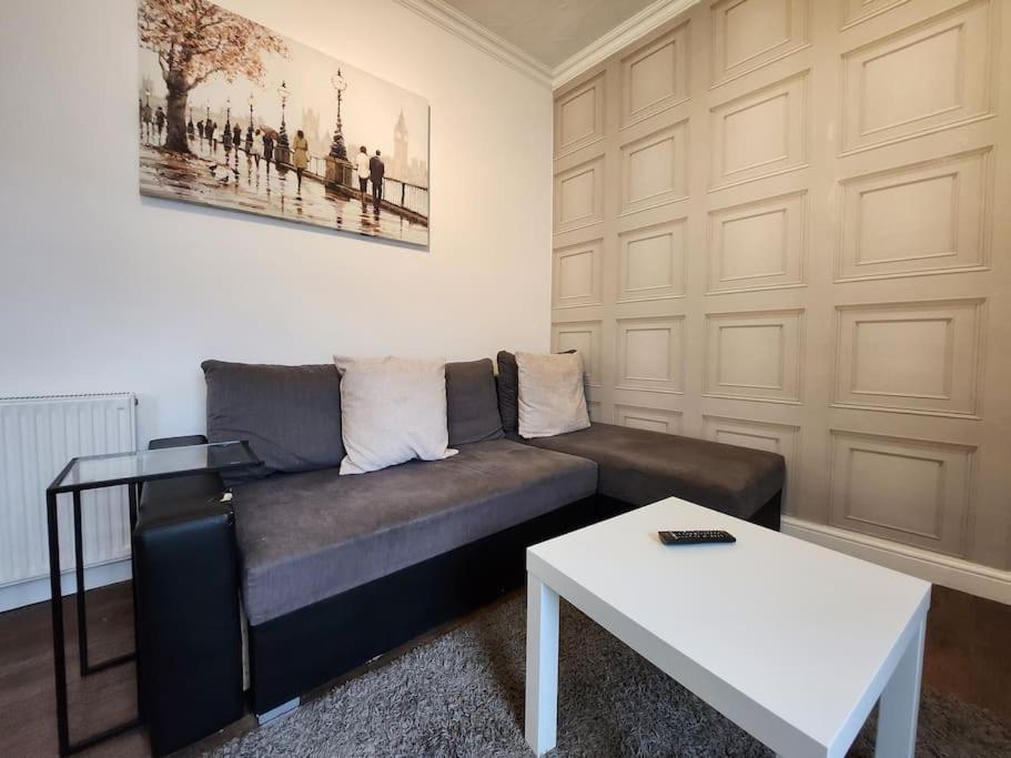 King Bed By Promise Apartment