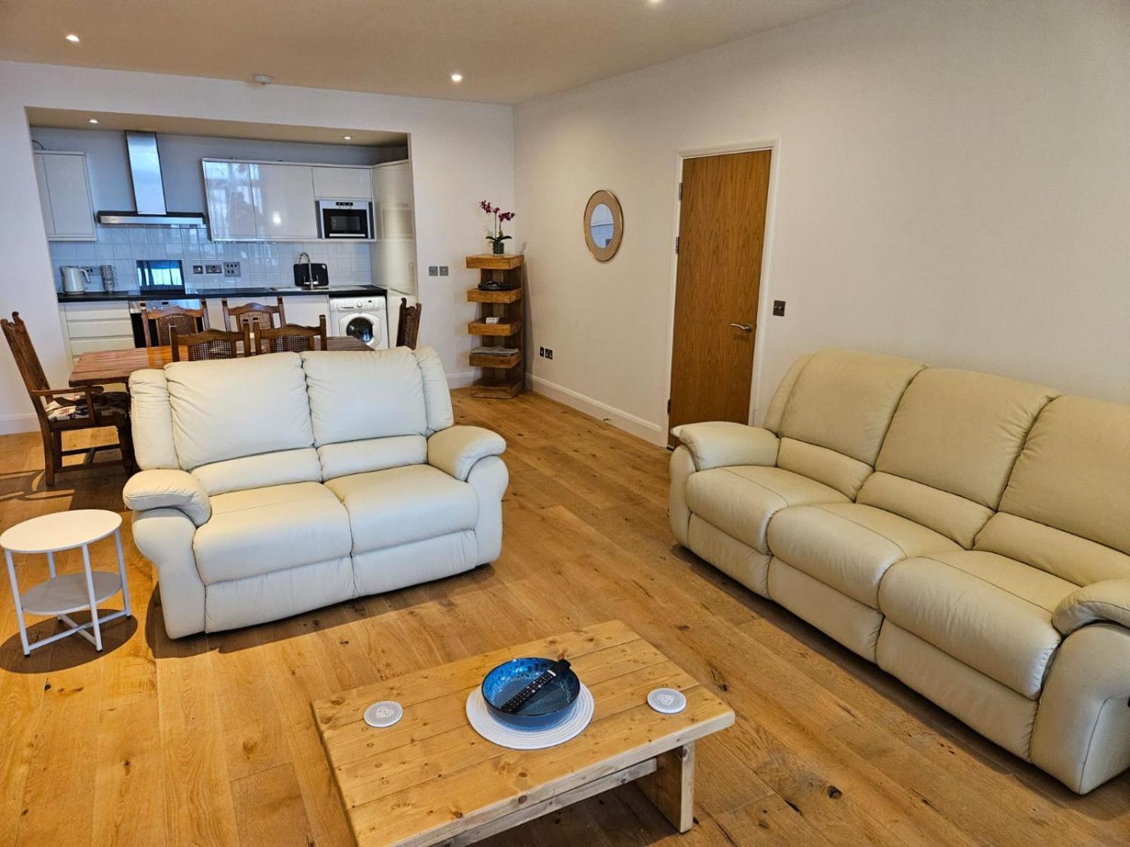 Luxury 2x Bedroom * Cardiff