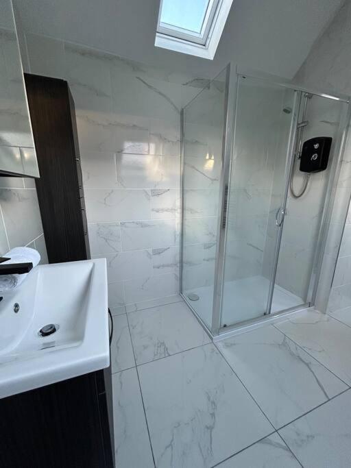 Apartment Large 4 Bed, Walking Distance To Centre - Sleeps 8 Cardiff