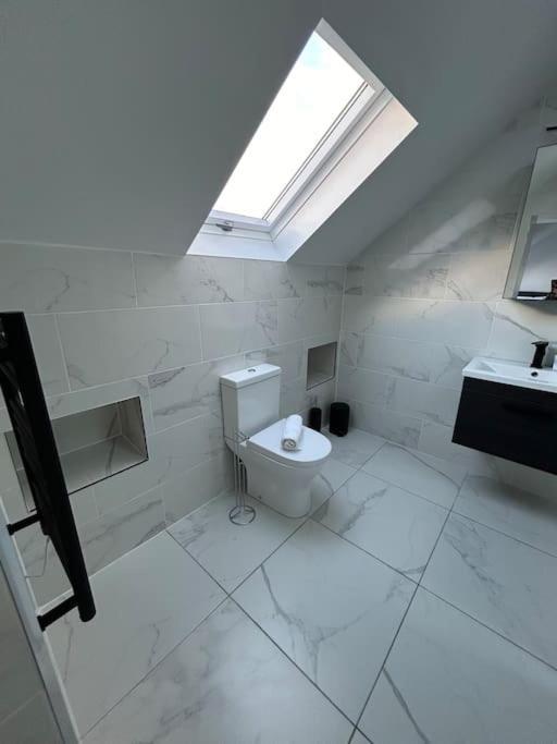 Apartment Large 4 Bed, Walking Distance To Centre - Sleeps 8 Cardiff
