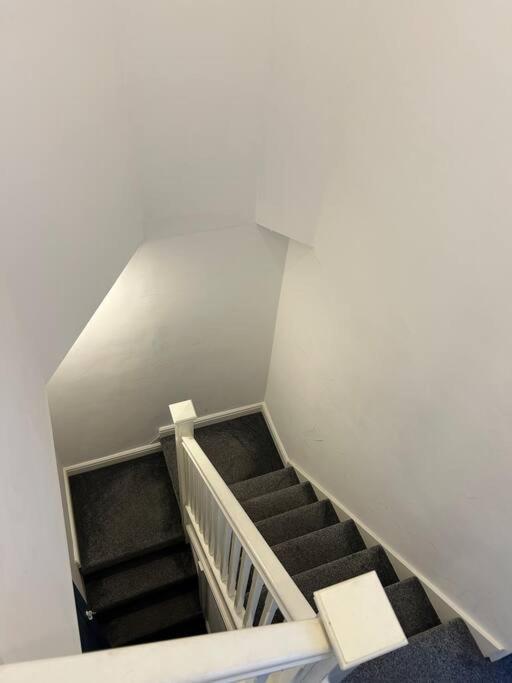 Large 4 Bed, Walking Distance To Centre - Sleeps 8 Cardiff